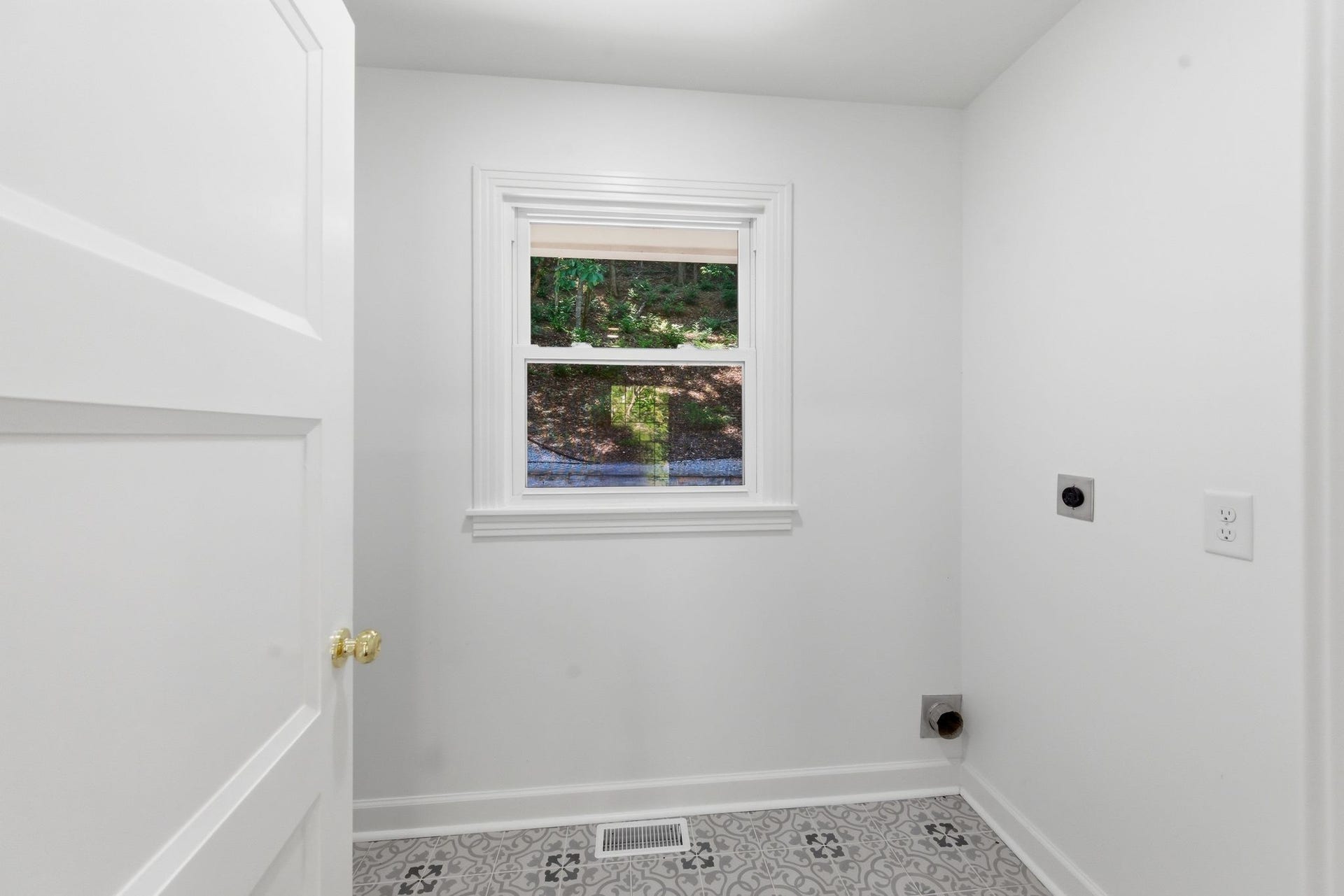 6617 Ellesmere Rd, Nashville, TN 37205 6617 Ellesmere Rd, Nashville, TN 37205
