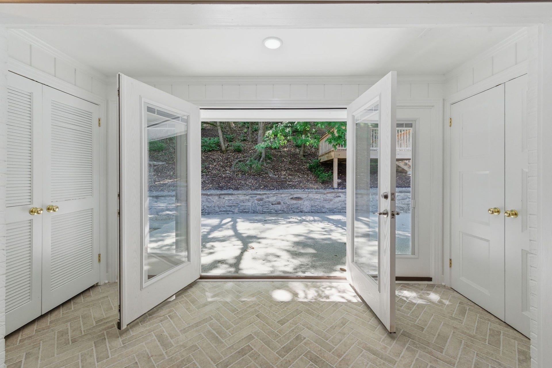 6617 Ellesmere Rd, Nashville, TN 37205 6617 Ellesmere Rd, Nashville, TN 37205
