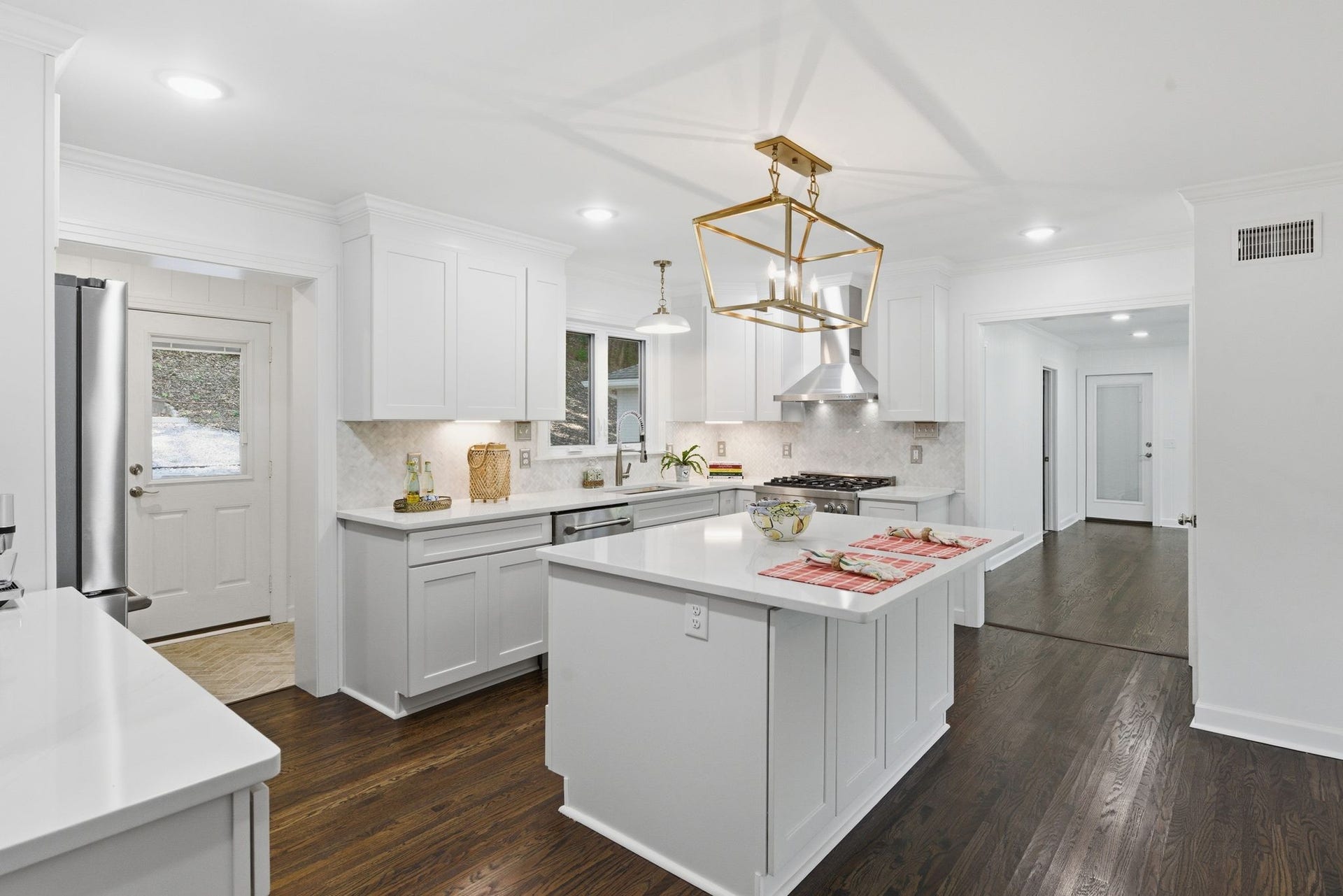 6617 Ellesmere Rd, Nashville, TN 37205 6617 Ellesmere Rd, Nashville, TN 37205