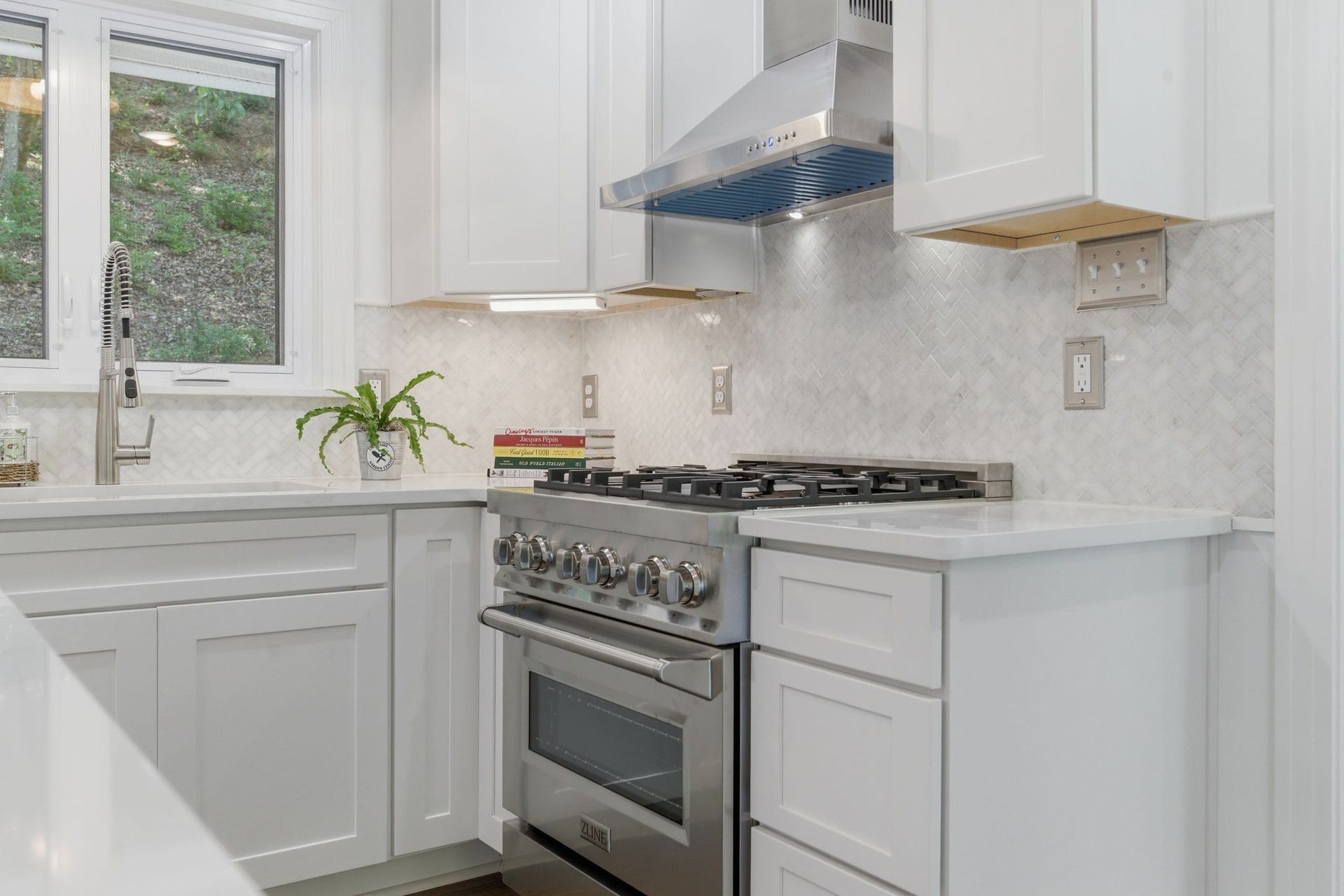 6617 Ellesmere Rd, Nashville, TN 37205 6617 Ellesmere Rd, Nashville, TN 37205