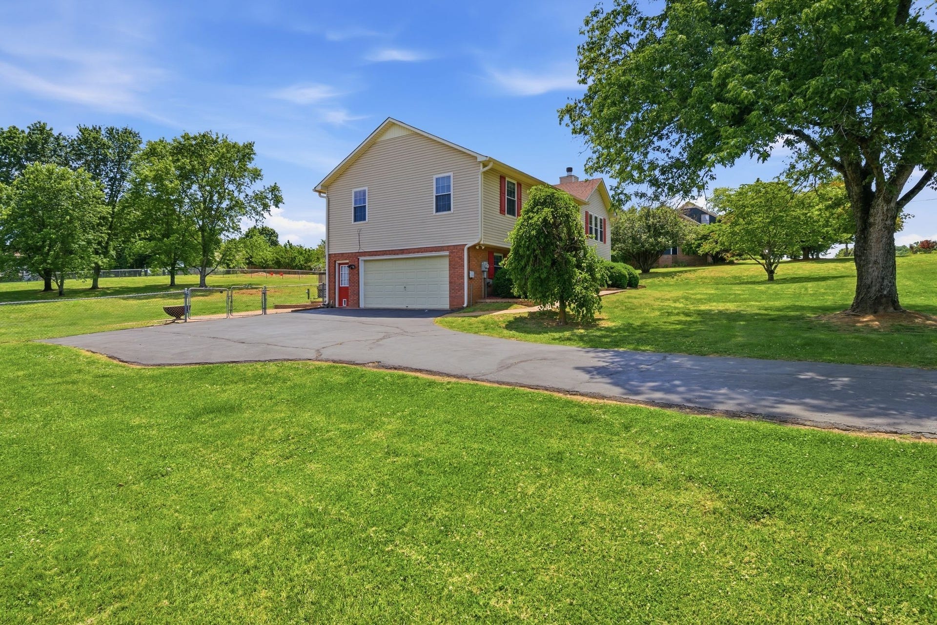 206 Brookhaven Dr, Columbia, TN 38401 206 Brookhaven Dr, Columbia, TN 38401