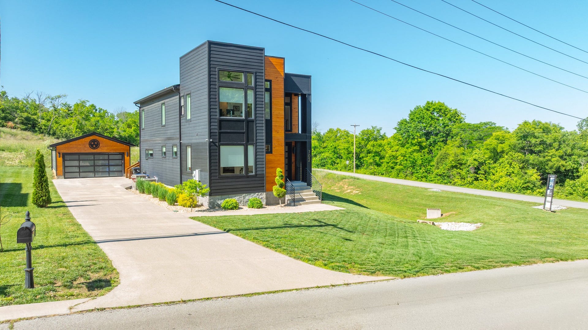 702 W 4th St, Columbia, TN 38401 702 W 4th St, Columbia, TN 38401