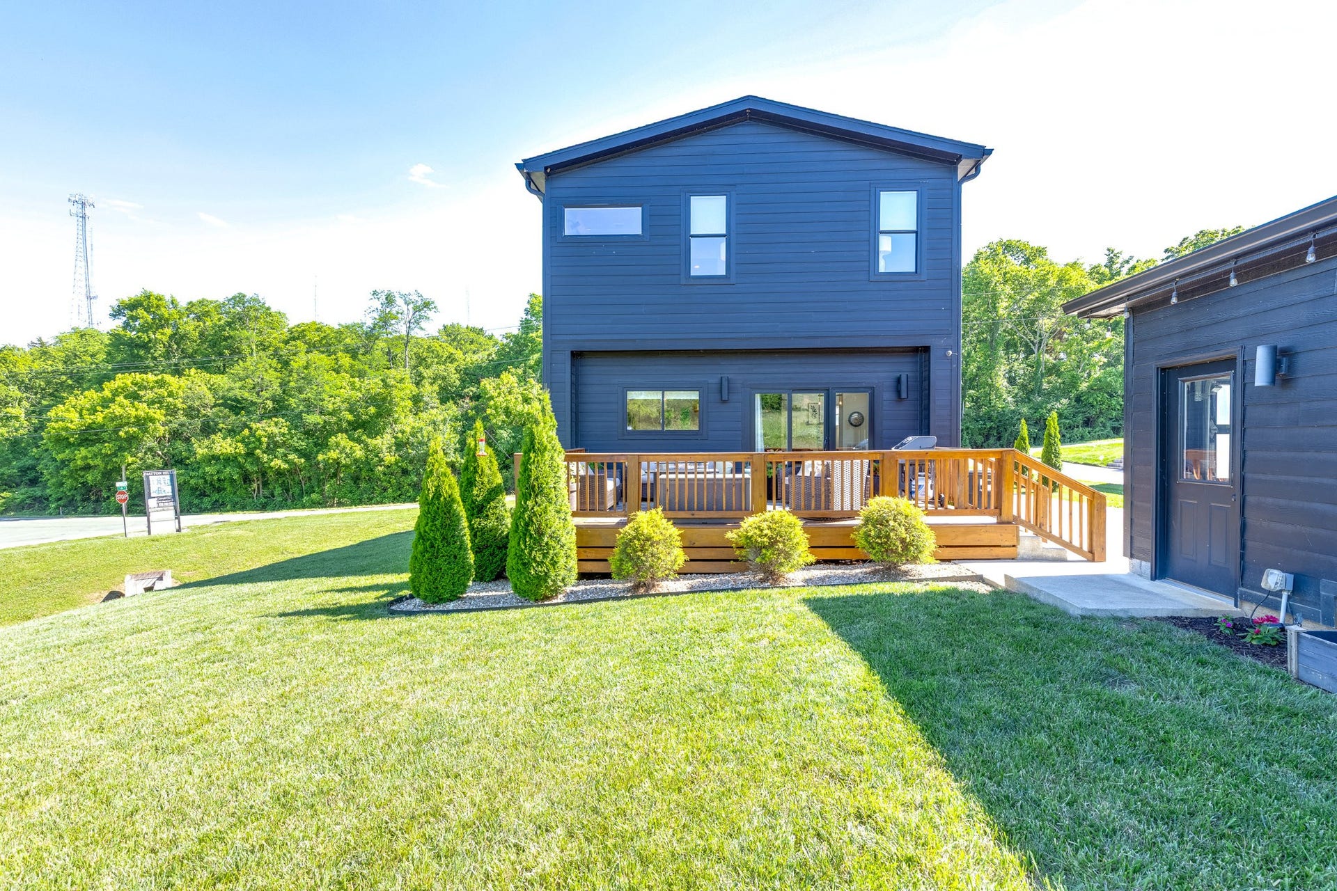 702 W 4th St, Columbia, TN 38401 702 W 4th St, Columbia, TN 38401