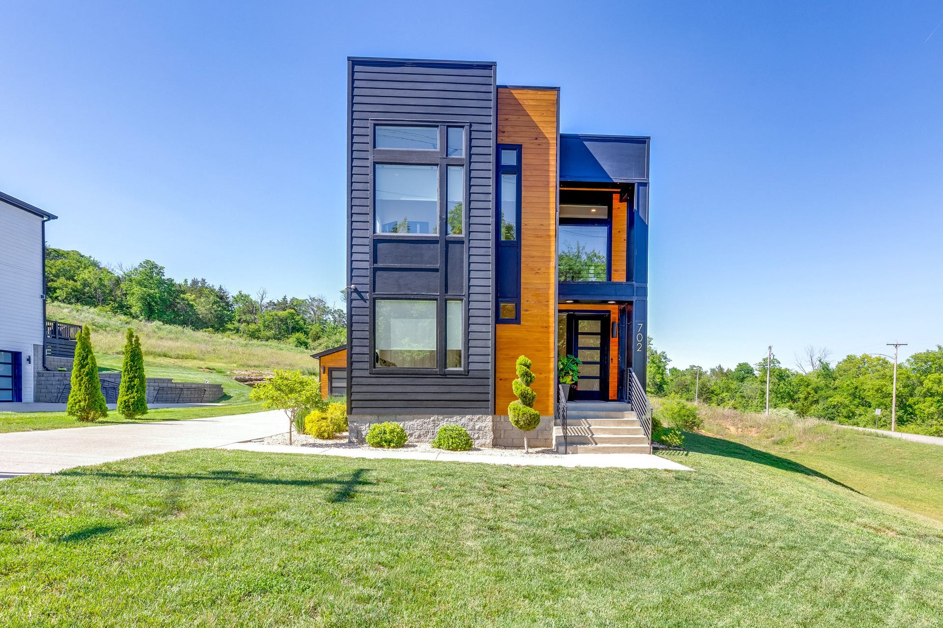 702 W 4th St, Columbia, TN 38401 702 W 4th St, Columbia, TN 38401