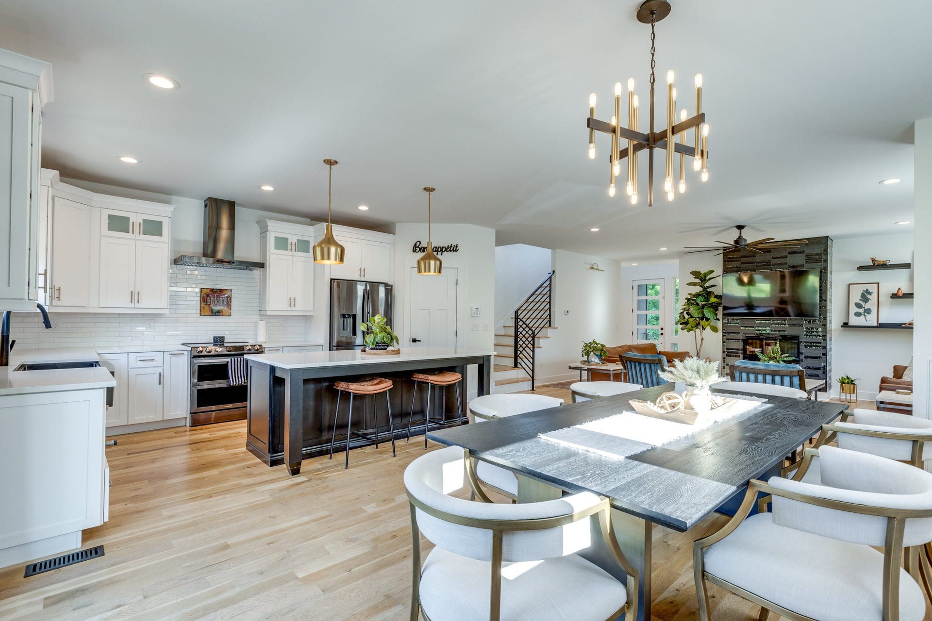 702 W 4th St, Columbia, TN 38401 702 W 4th St, Columbia, TN 38401