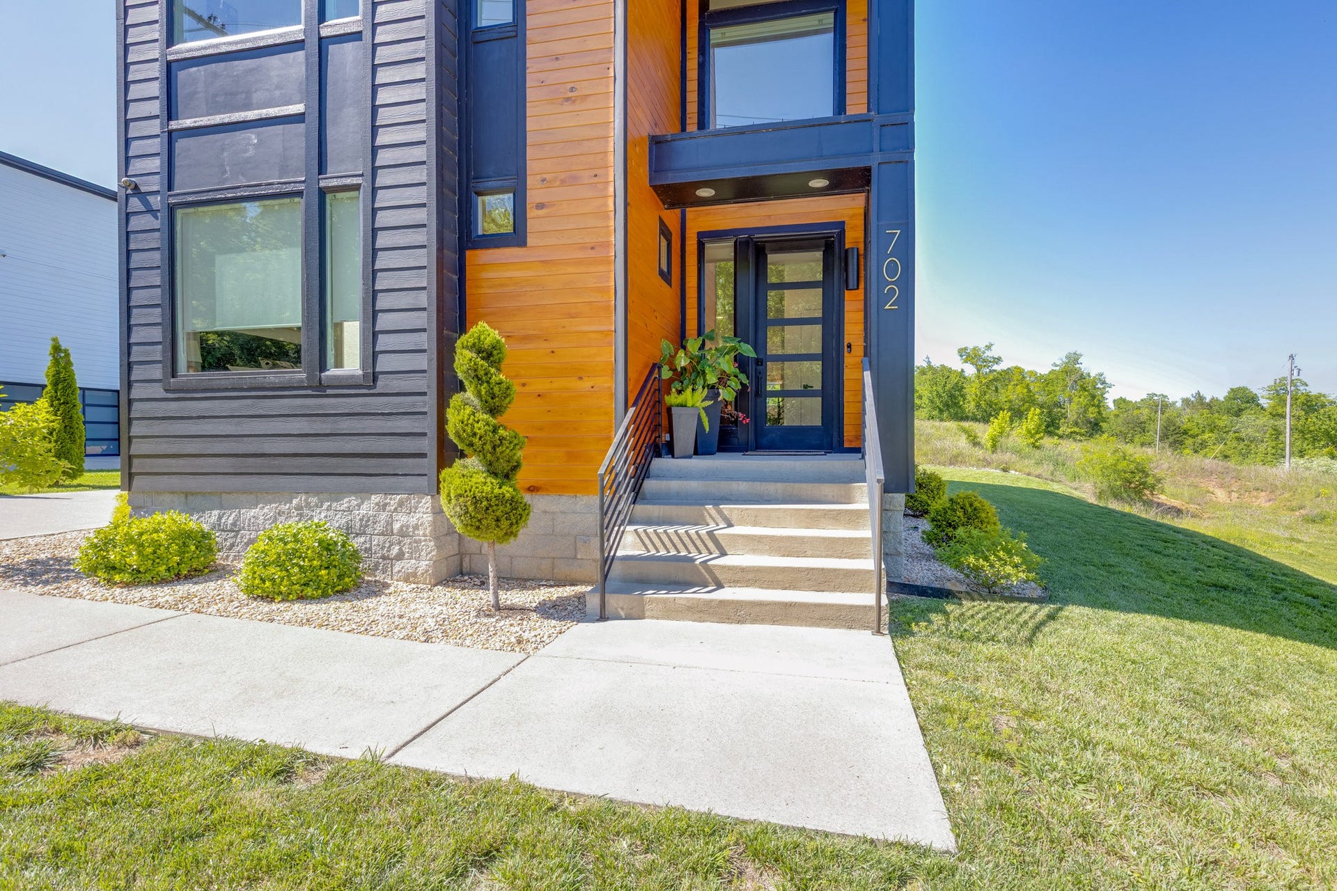 702 W 4th St, Columbia, TN 38401 702 W 4th St, Columbia, TN 38401