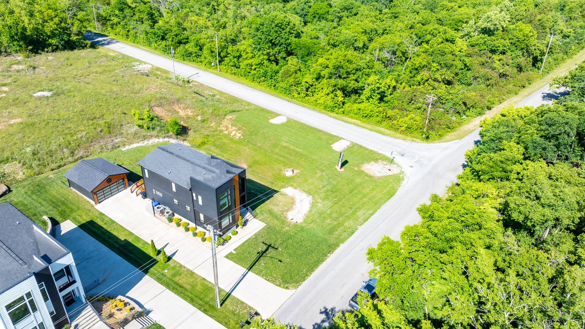 702 W 4th St, Columbia, TN 38401 702 W 4th St, Columbia, TN 38401
