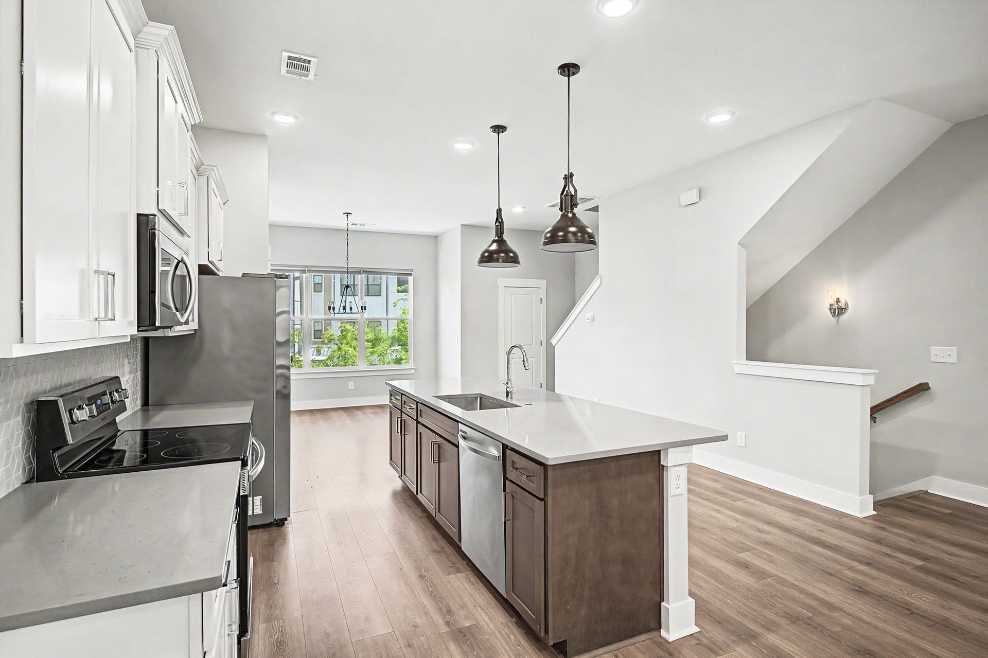 221 Stonecrest Cir, Nashville, TN 37209 221 Stonecrest Cir, Nashville, TN 37209