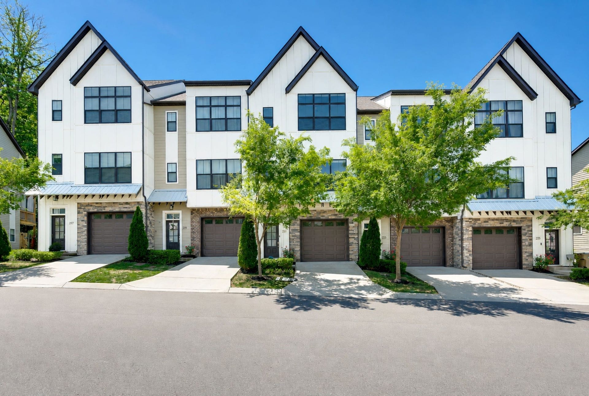 221 Stonecrest Cir, Nashville, TN 37209 221 Stonecrest Cir, Nashville, TN 37209
