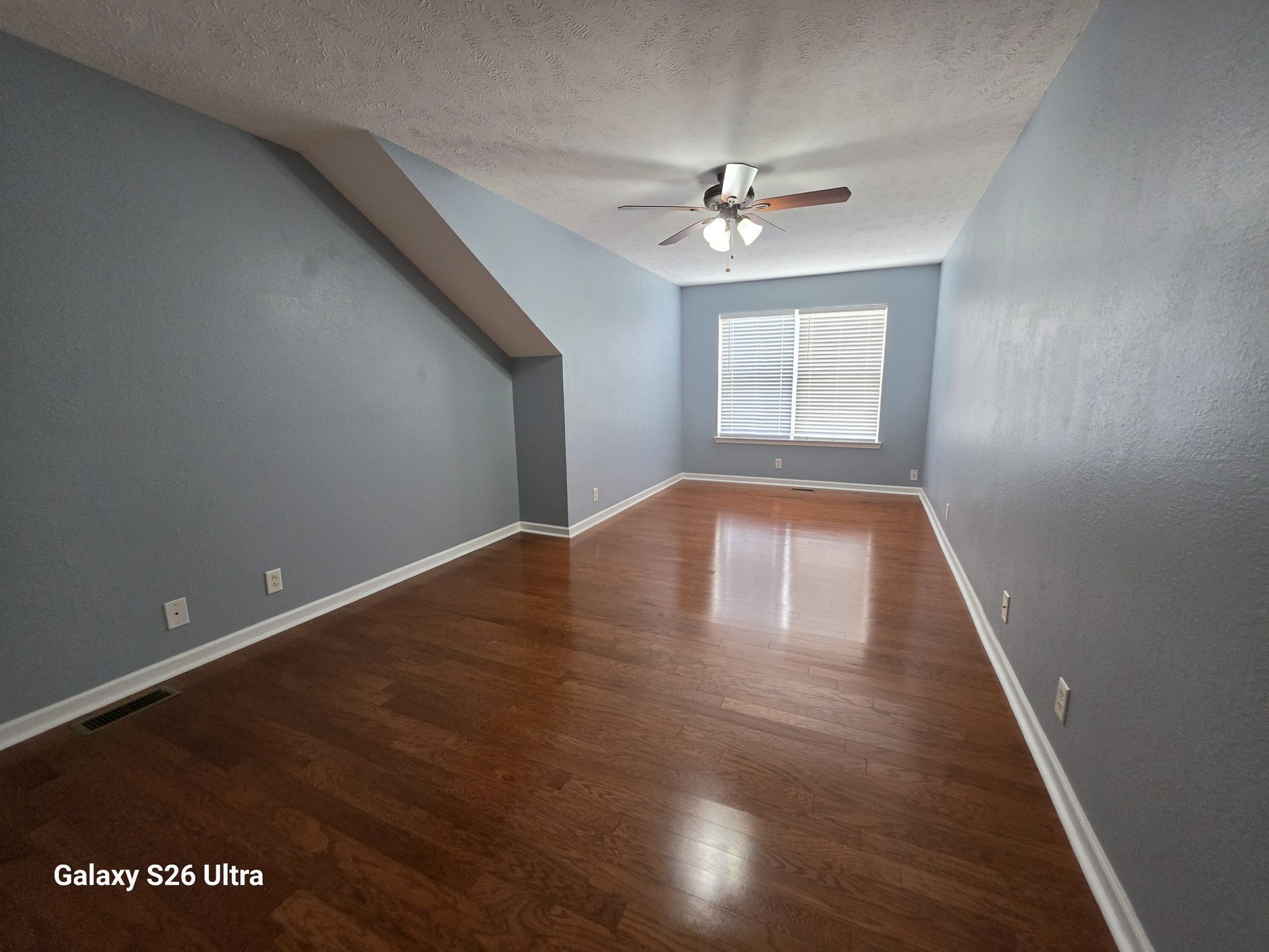 913 Sitting Bull Xing, Murfreesboro, TN 37128 Extra large bedroom upstairs.