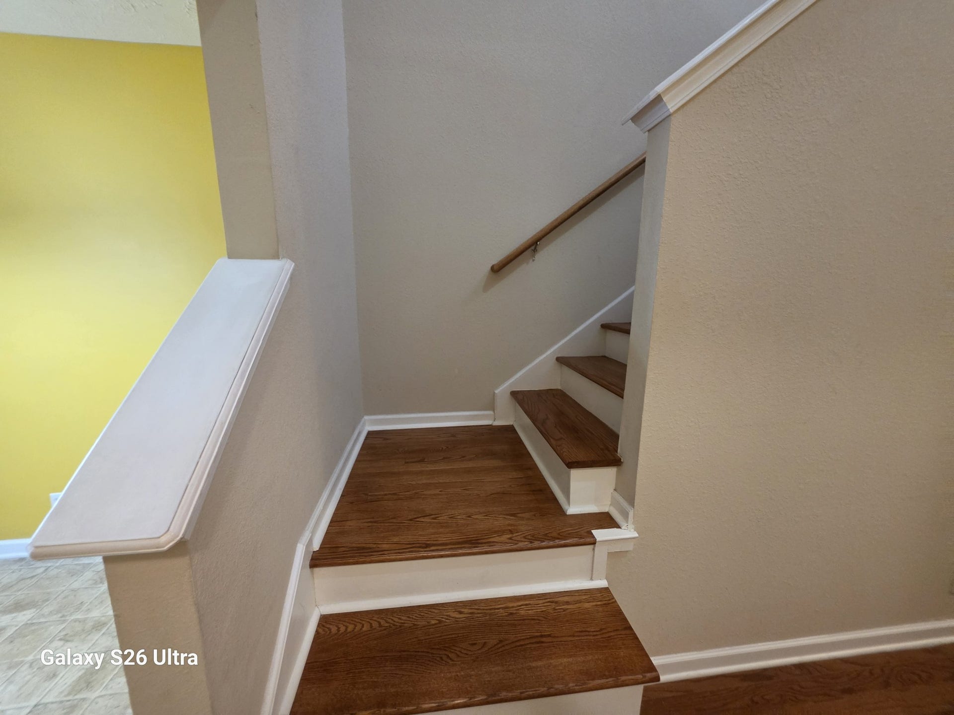913 Sitting Bull Xing, Murfreesboro, TN 37128 New hardwood on stairwell
