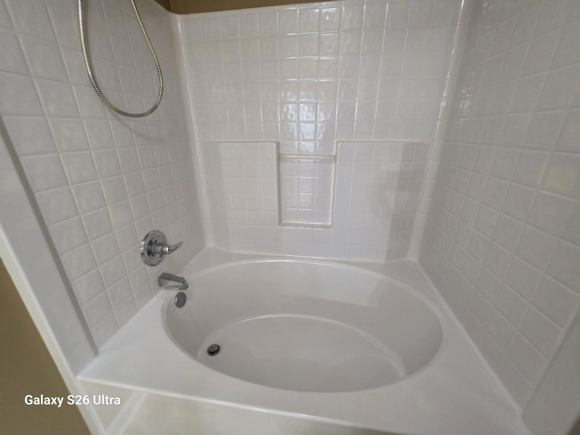 913 Sitting Bull Xing, Murfreesboro, TN 37128 Primary Bathtub