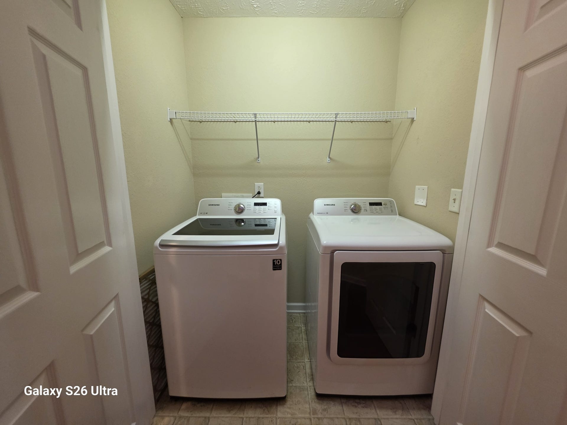 913 Sitting Bull Xing, Murfreesboro, TN 37128 Washer and Dryer stay!