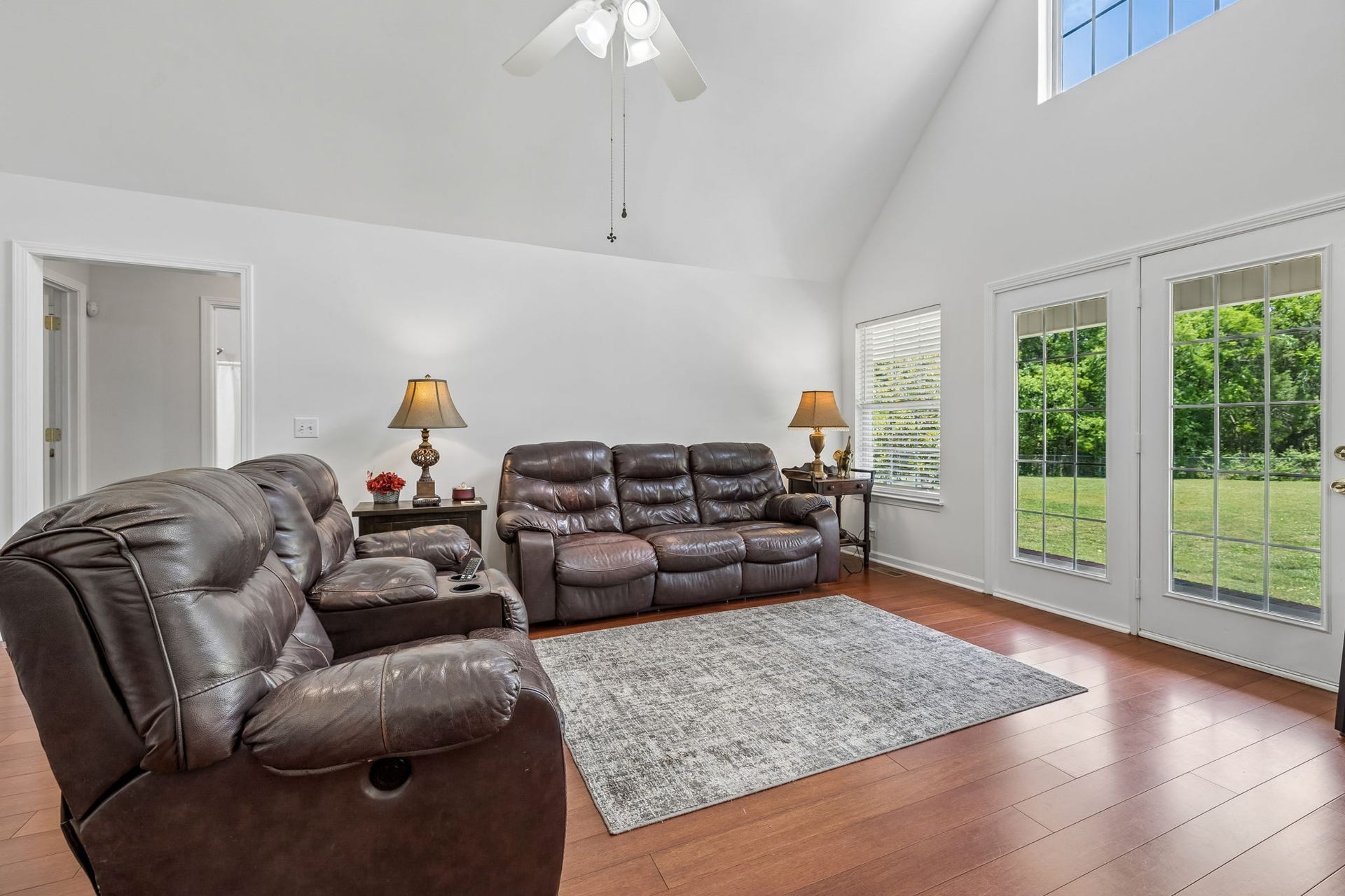 120 Callaway Ct, Murfreesboro, TN 37127 Wide plank hardwood floor flows throughout the common areas! 120 Callaway Court, Murfreesboro, TN 37127