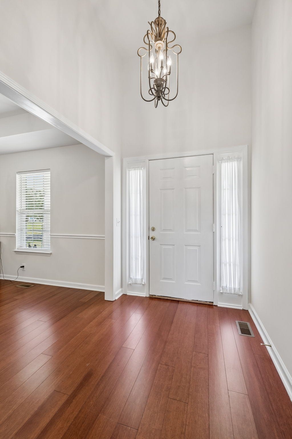 120 Callaway Ct, Murfreesboro, TN 37127 Entry features gleaming hardwood flooring, raised ceiling, and timeless fixtures! 120 Callaway Court, Murfreesboro, TN 37127
