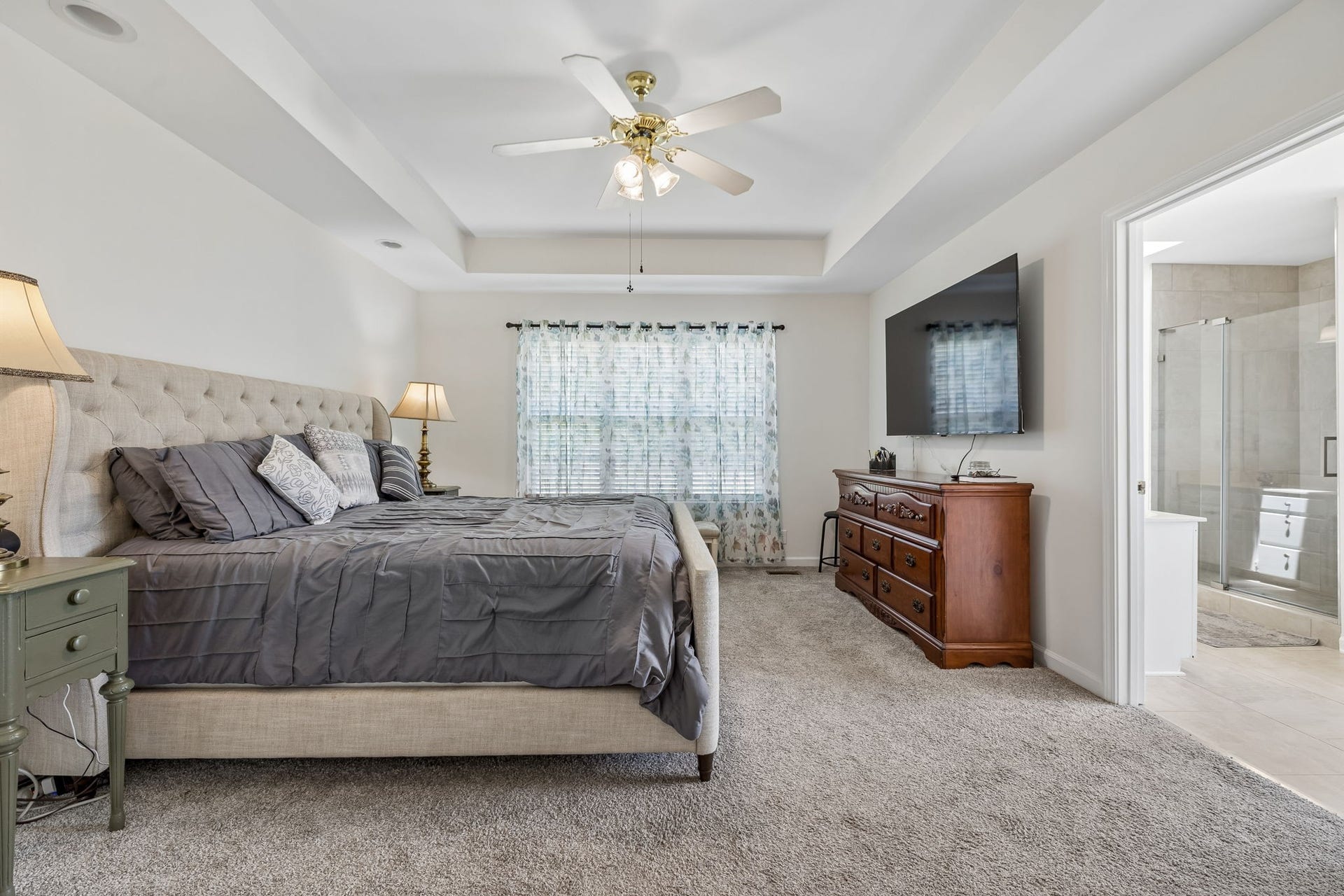 120 Callaway Ct, Murfreesboro, TN 37127 Oversized primary suite with trey ceiling & fan! 120 Callaway Court, Murfreesboro, TN 37127