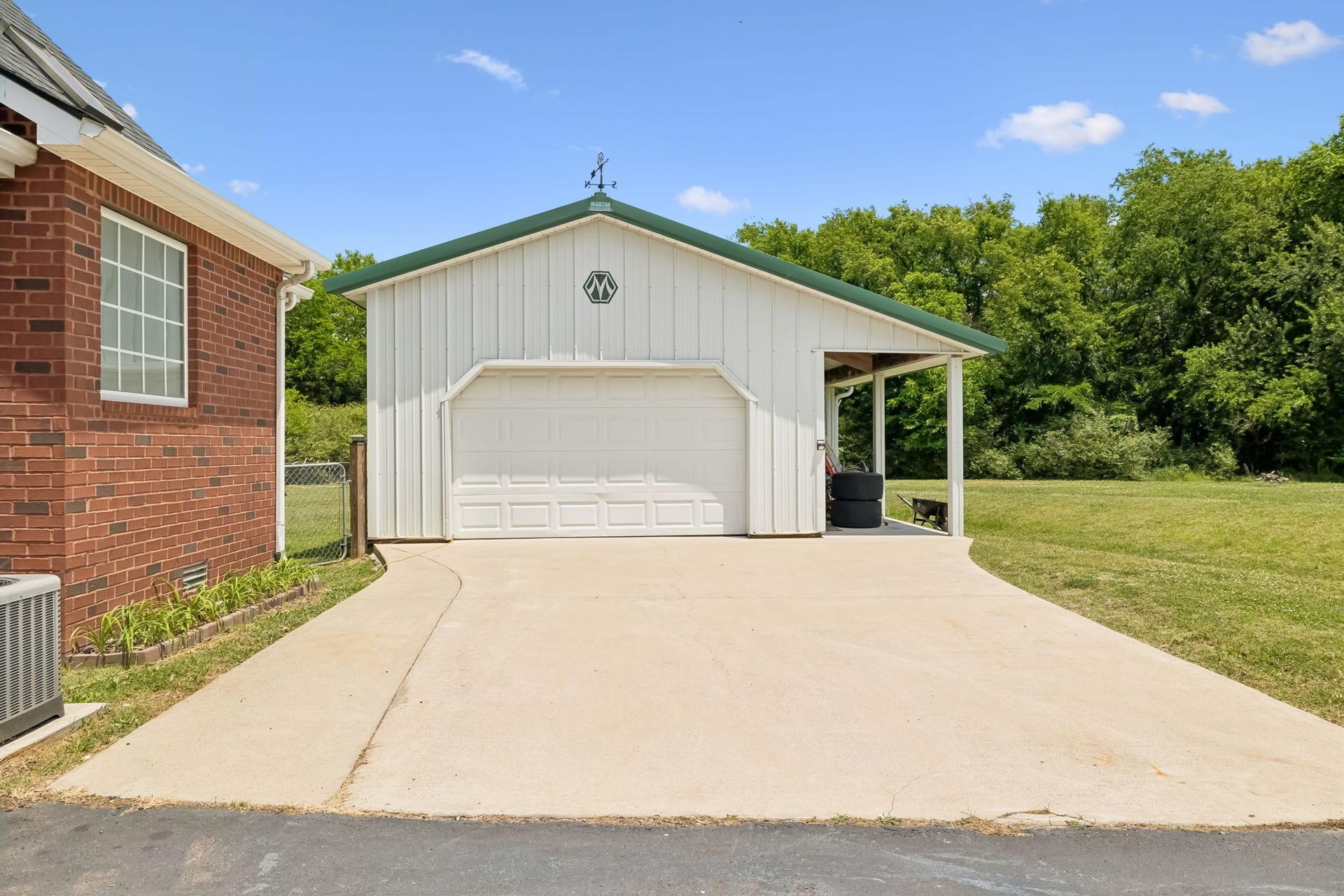 120 Callaway Ct, Murfreesboro, TN 37127 24X20 Morton barn with two car bay, metal roof, and a porch to the side! 120 Callaway Court, Murfreesboro, TN 37127