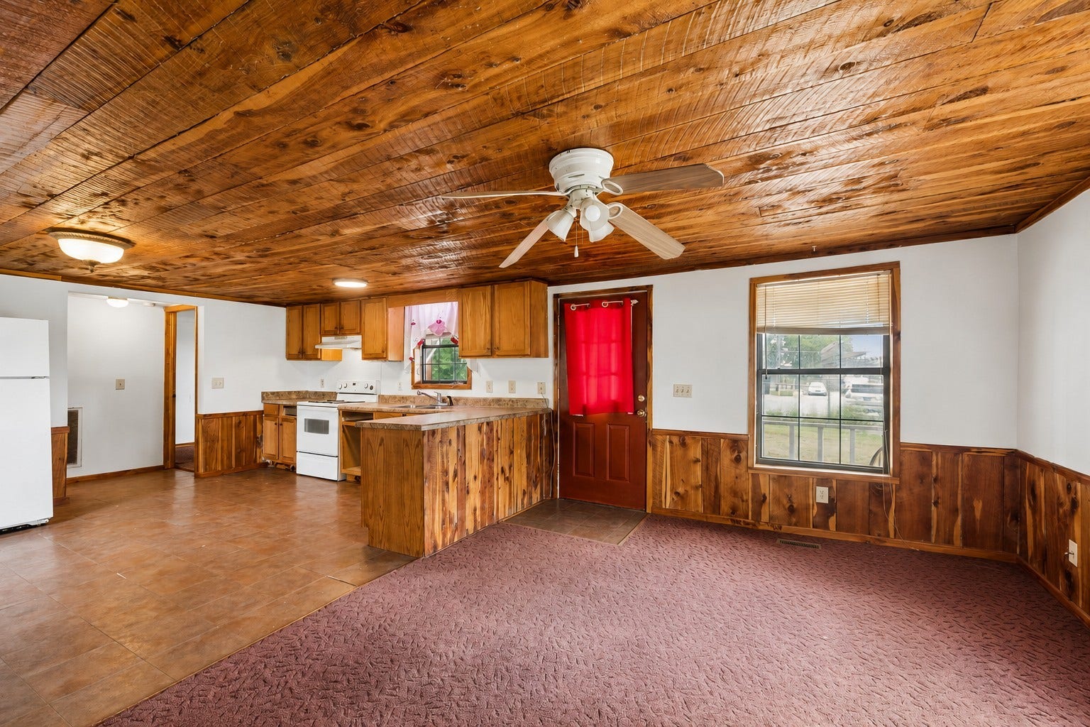 328 Murfreesboro Rd, Woodbury, TN 37190 Spacious living area! 328 Murfreesboro Road, Woodbury, TN 37190