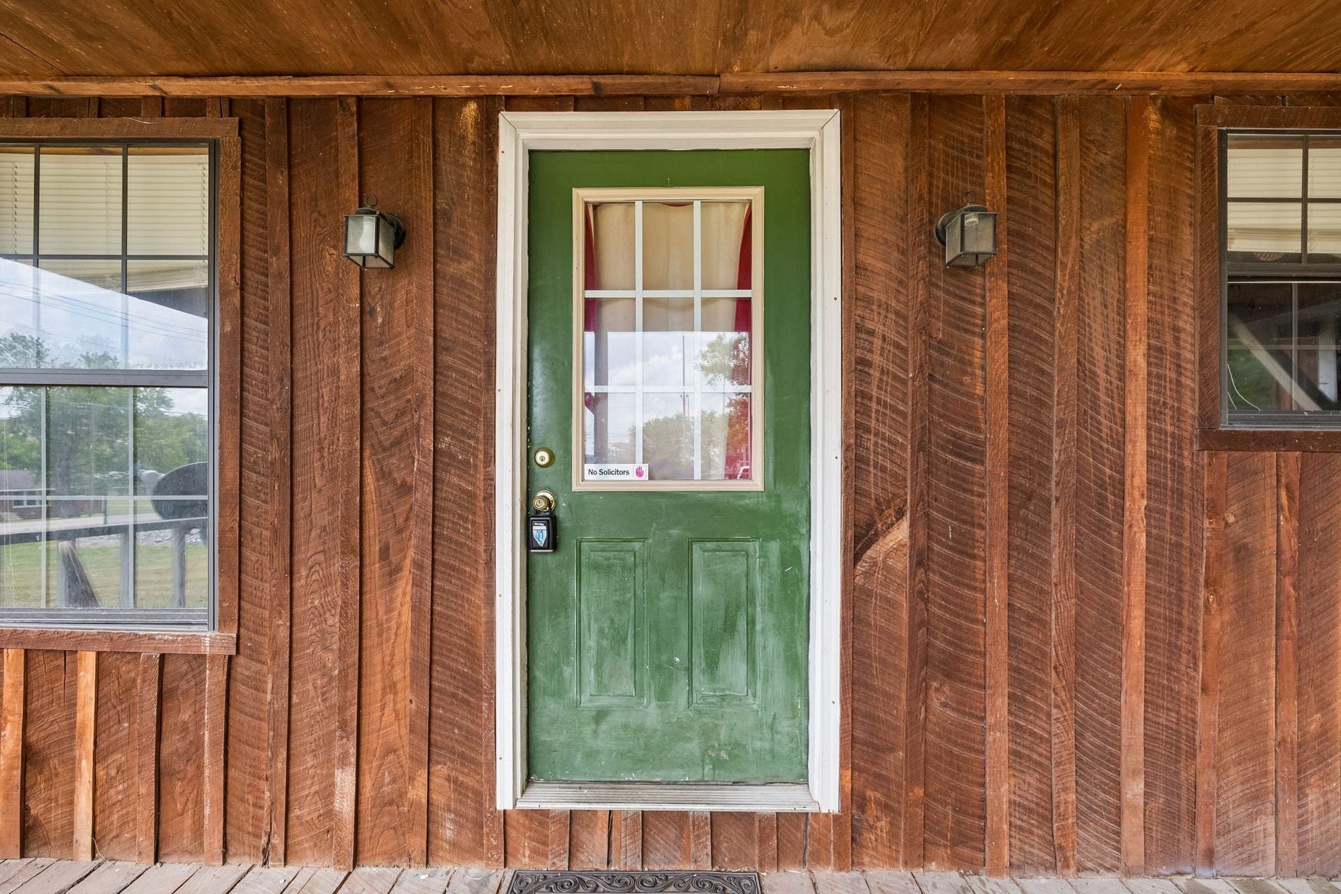 328 Murfreesboro Rd, Woodbury, TN 37190 Covered front porch! 328 Murfreesboro Road, Woodbury, TN 37190
