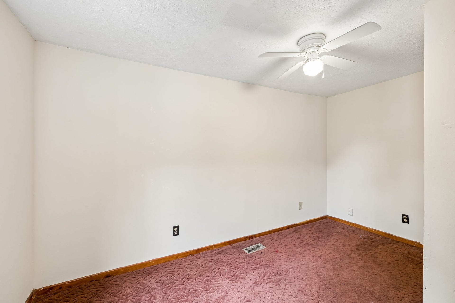 328 Murfreesboro Rd, Woodbury, TN 37190 328 Murfreesboro Road, Woodbury, TN 37190