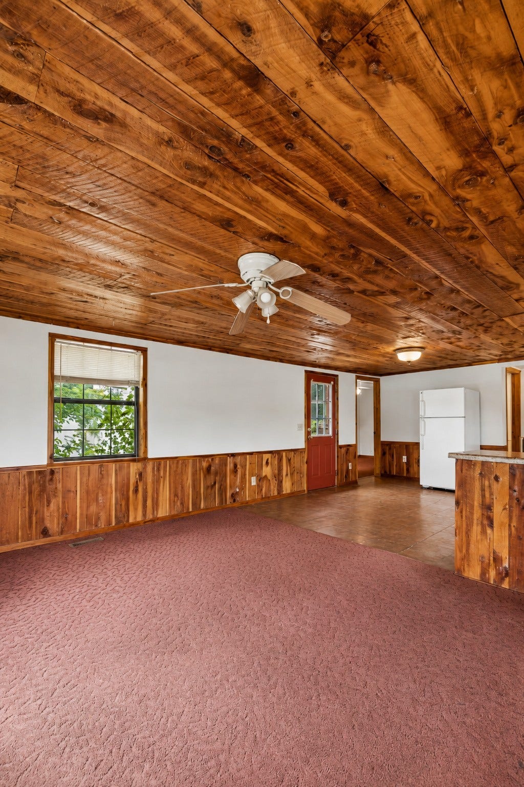 328 Murfreesboro Rd, Woodbury, TN 37190 Lots of windows for natural light! 328 Murfreesboro Road, Woodbury, TN 37190