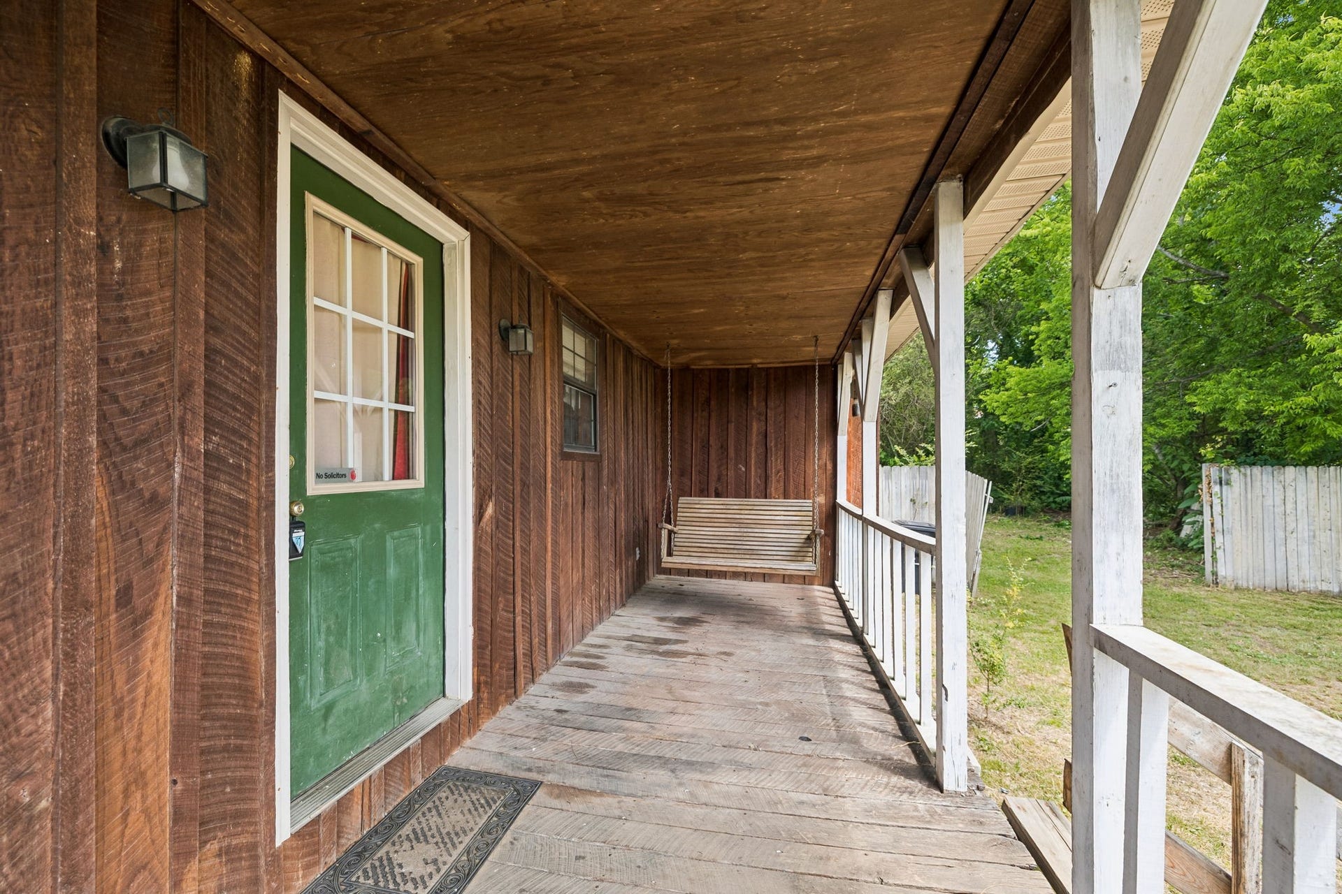 328 Murfreesboro Rd, Woodbury, TN 37190 Large front porch with a porch swing! 328 Murfreesboro Road, Woodbury, TN 37190