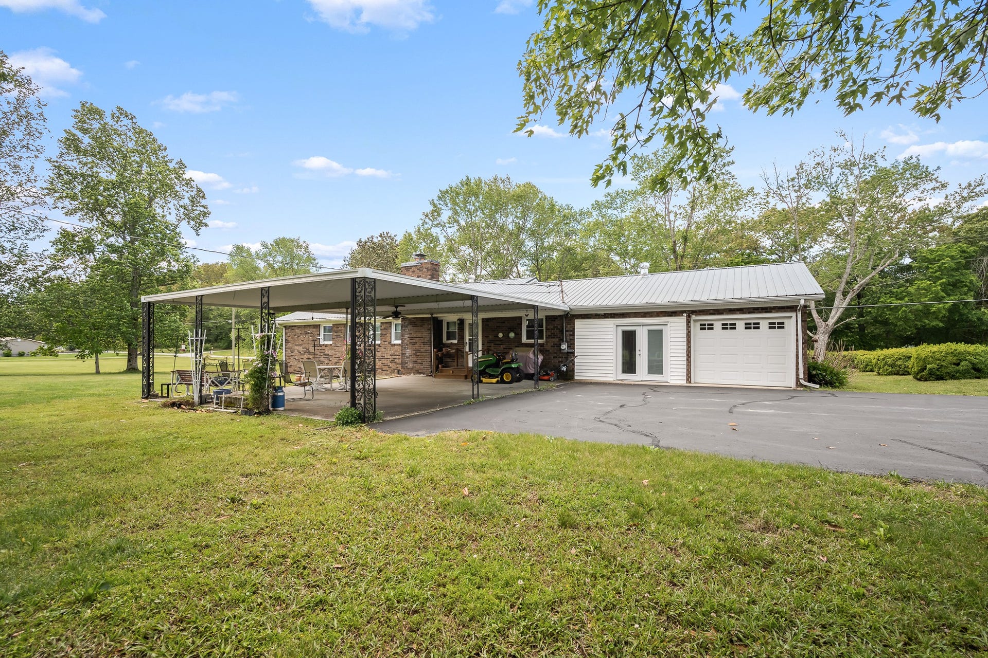 369 Brandontown Rd, Manchester, TN 37355 369 Brandontown Rd, Manchester, TN 37355