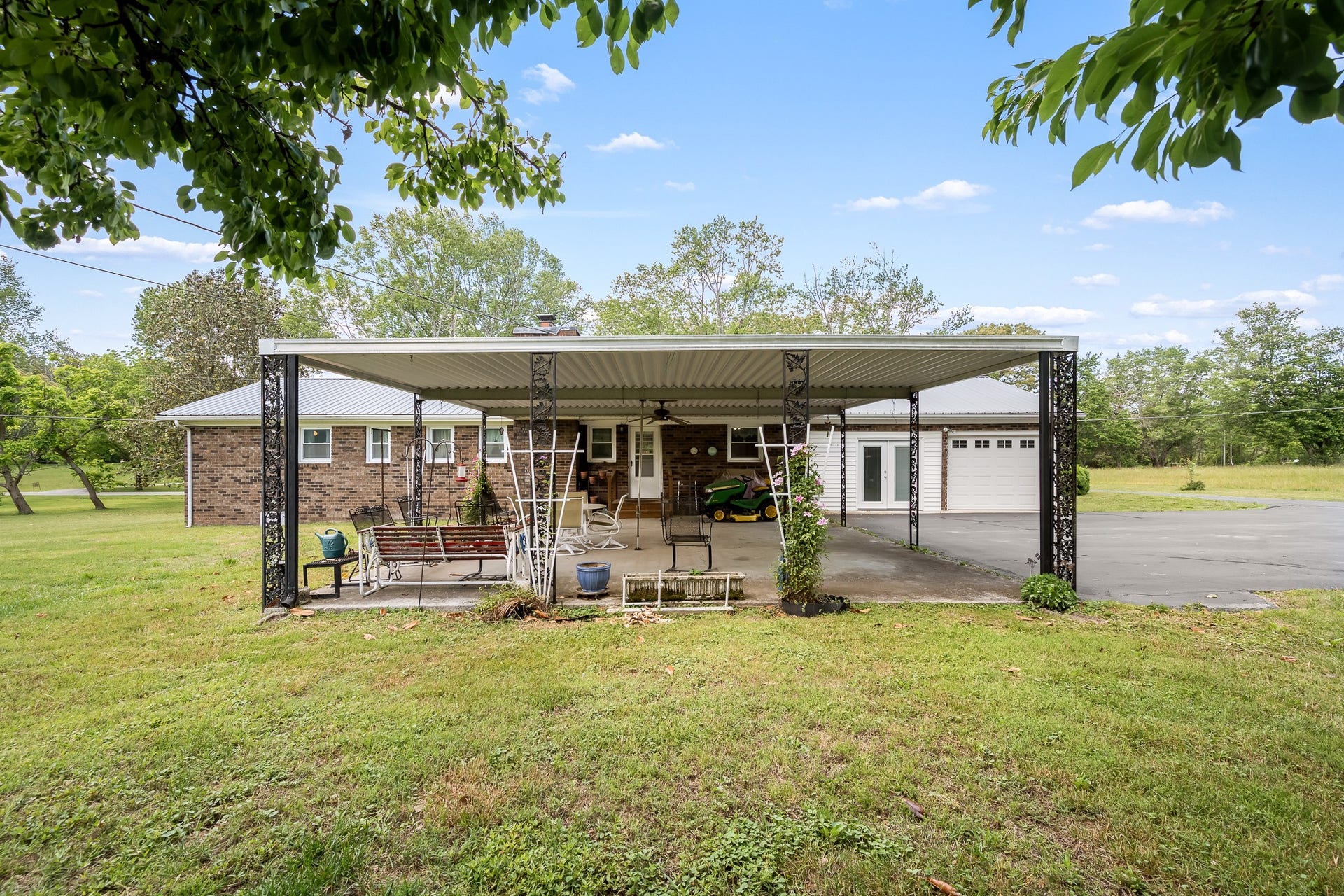 369 Brandontown Rd, Manchester, TN 37355 369 Brandontown Rd, Manchester, TN 37355