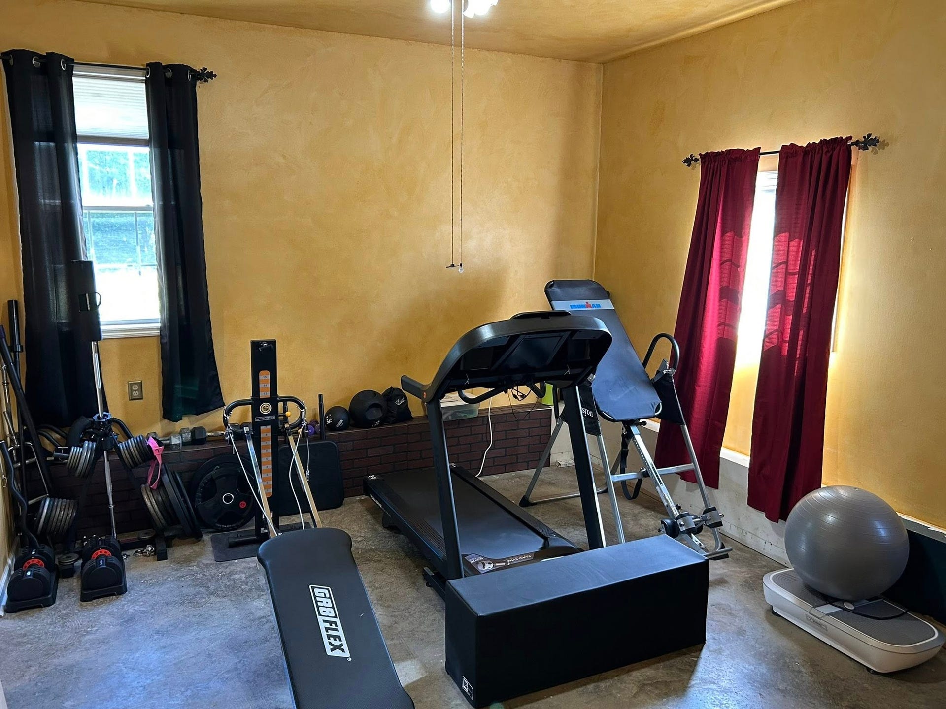 1788 Seavy Hight Rd, Columbia, TN 38401 Work out room / Den / Hobby Room / Game Room - leading to the 4th small bedroom (no Closet) Or make this the 4th bedroom by adding a door frame from the kitchen. This room has it's own private entrance.