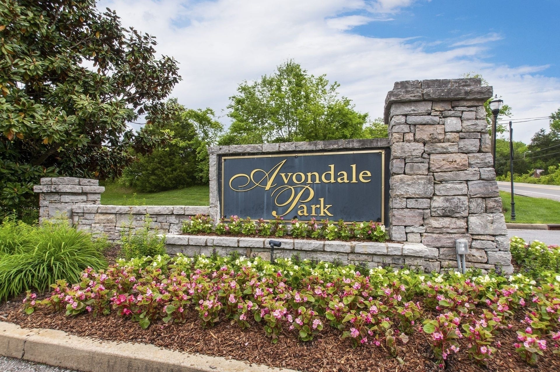 657 Wolfeboro Ln, Nashville, TN 37221 Welcome to the neighborhood!