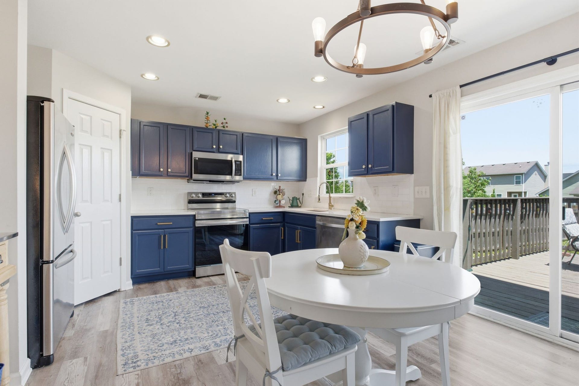 657 Wolfeboro Ln, Nashville, TN 37221 Eat-in kitchen