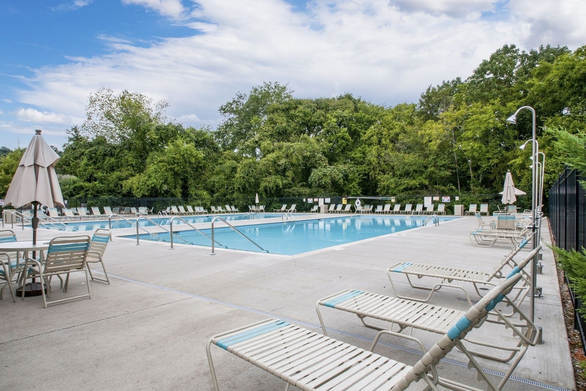 657 Wolfeboro Ln, Nashville, TN 37221 Community pool