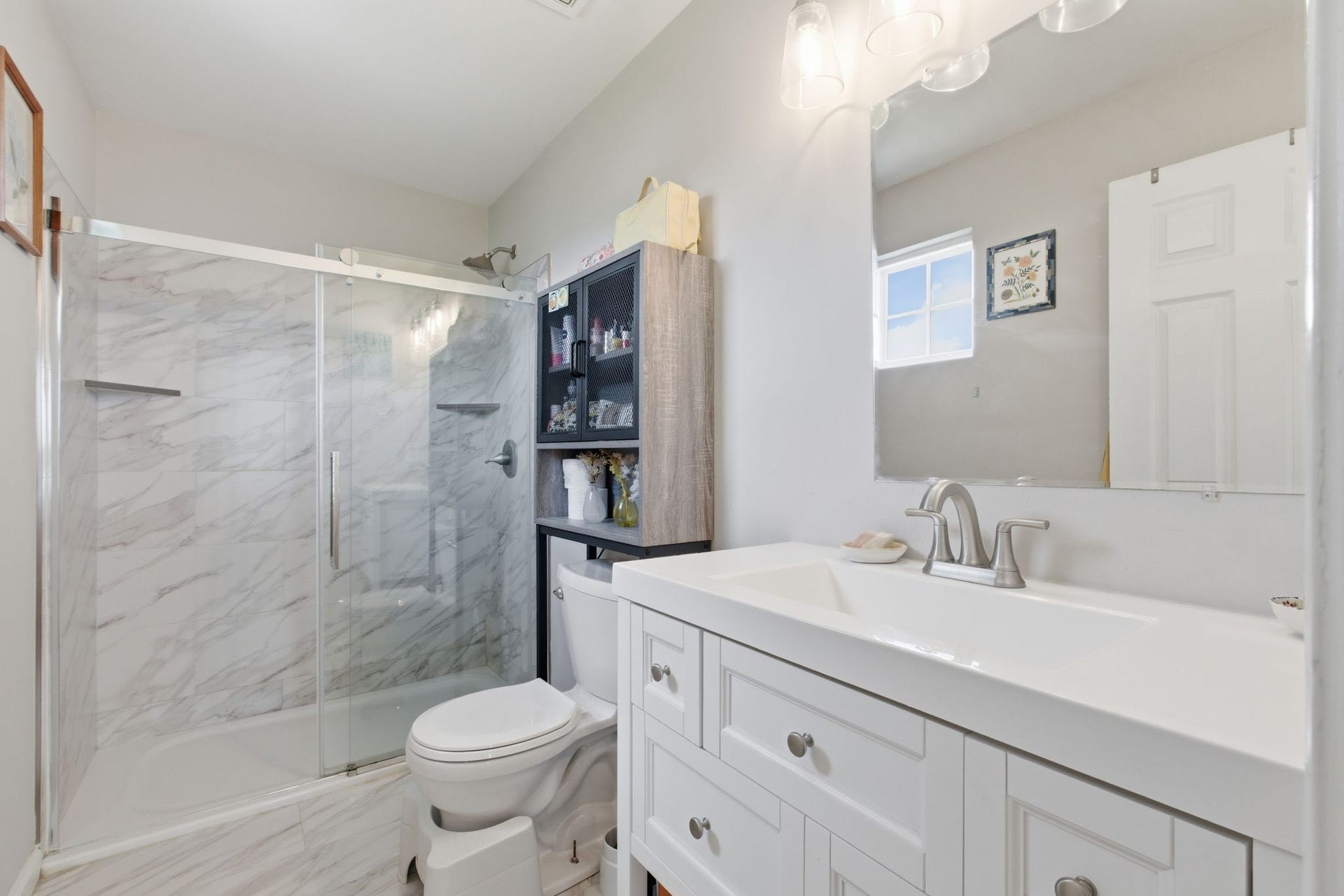 657 Wolfeboro Ln, Nashville, TN 37221 Primary bathroom
