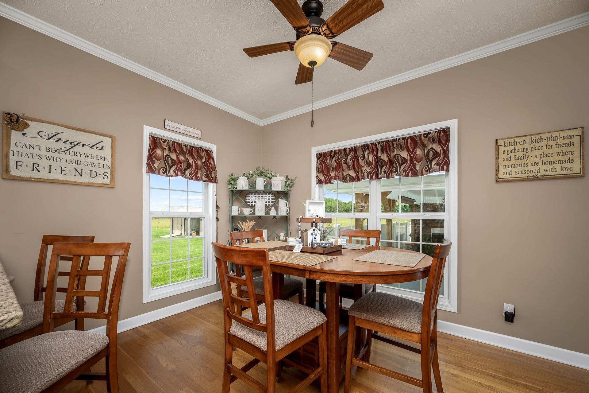 144 Richland Ct, Manchester, TN 37355 Adjacent to the kitchen is a cozy breakfast area, perfect for enjoying morning coffee.