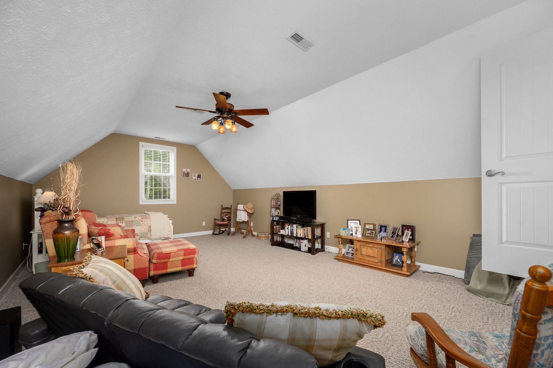 144 Richland Ct, Manchester, TN 37355 The bonus room can also be transformed into a children's playroom or a peaceful reading nook.