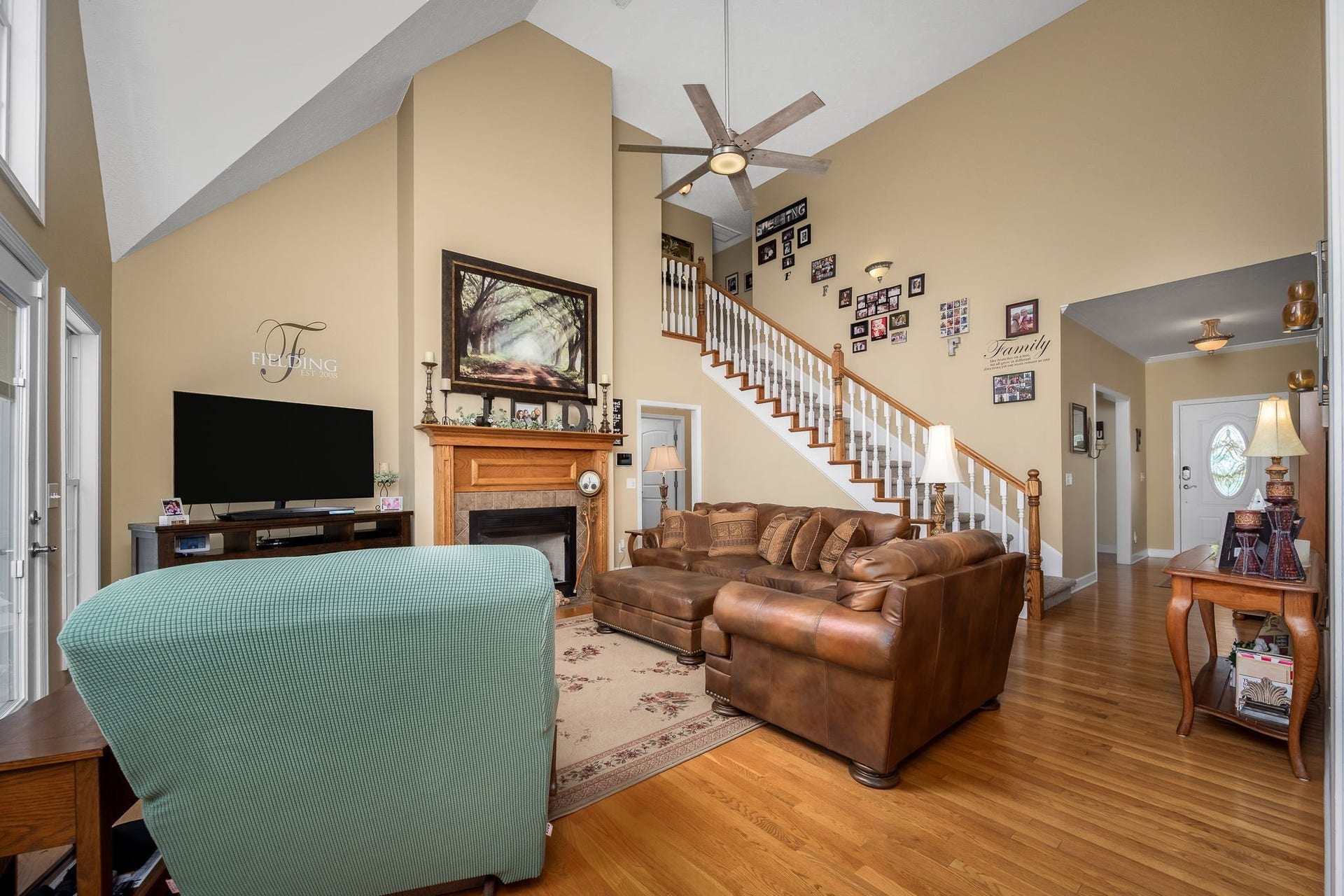 144 Richland Ct, Manchester, TN 37355 The great room features a beautiful staircase that leads to the guest bedrooms, guest bath and bonus room.