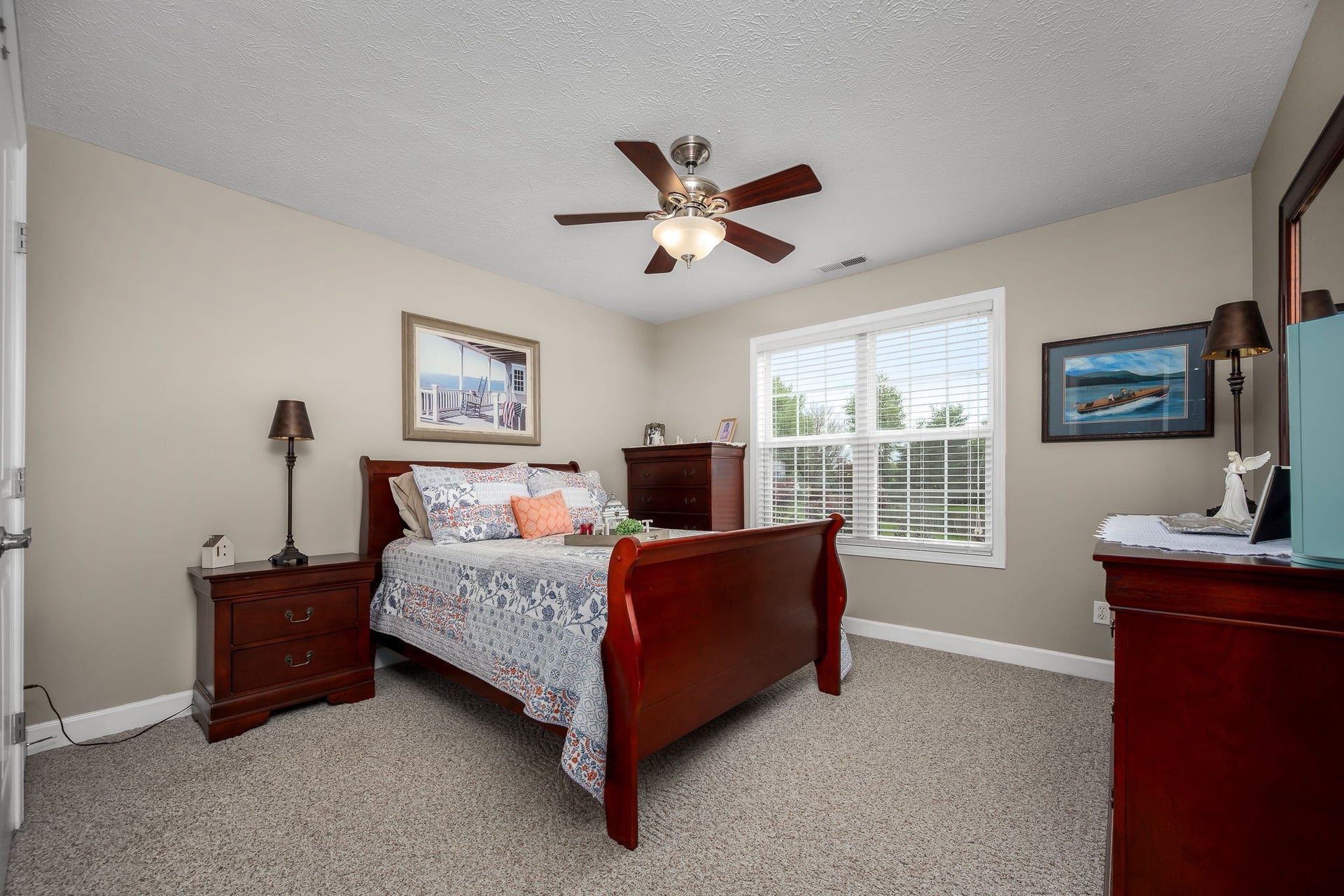 144 Richland Ct, Manchester, TN 37355 The third bedroom features carpet, a large closet & ceiling fan.