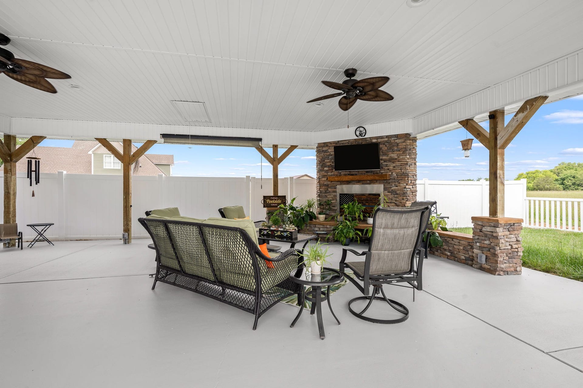 144 Richland Ct, Manchester, TN 37355 The pool pavilion offers plenty of seating for entertaining guests or for simply relaxing outdoors.