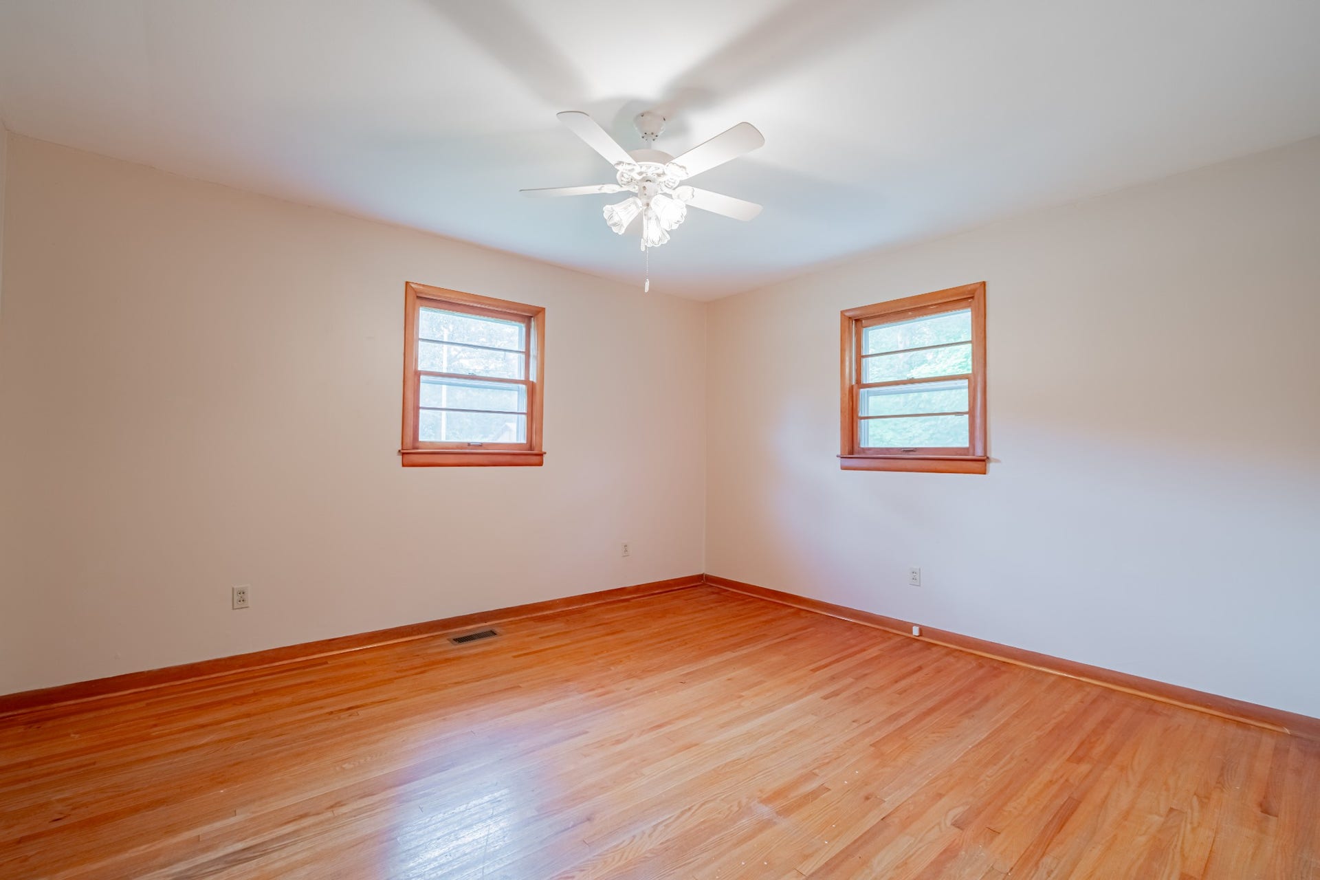 472 Willow Oak Rd, Manchester, TN 37355 472 Willow Oak Rd, Manchester, TN 37355