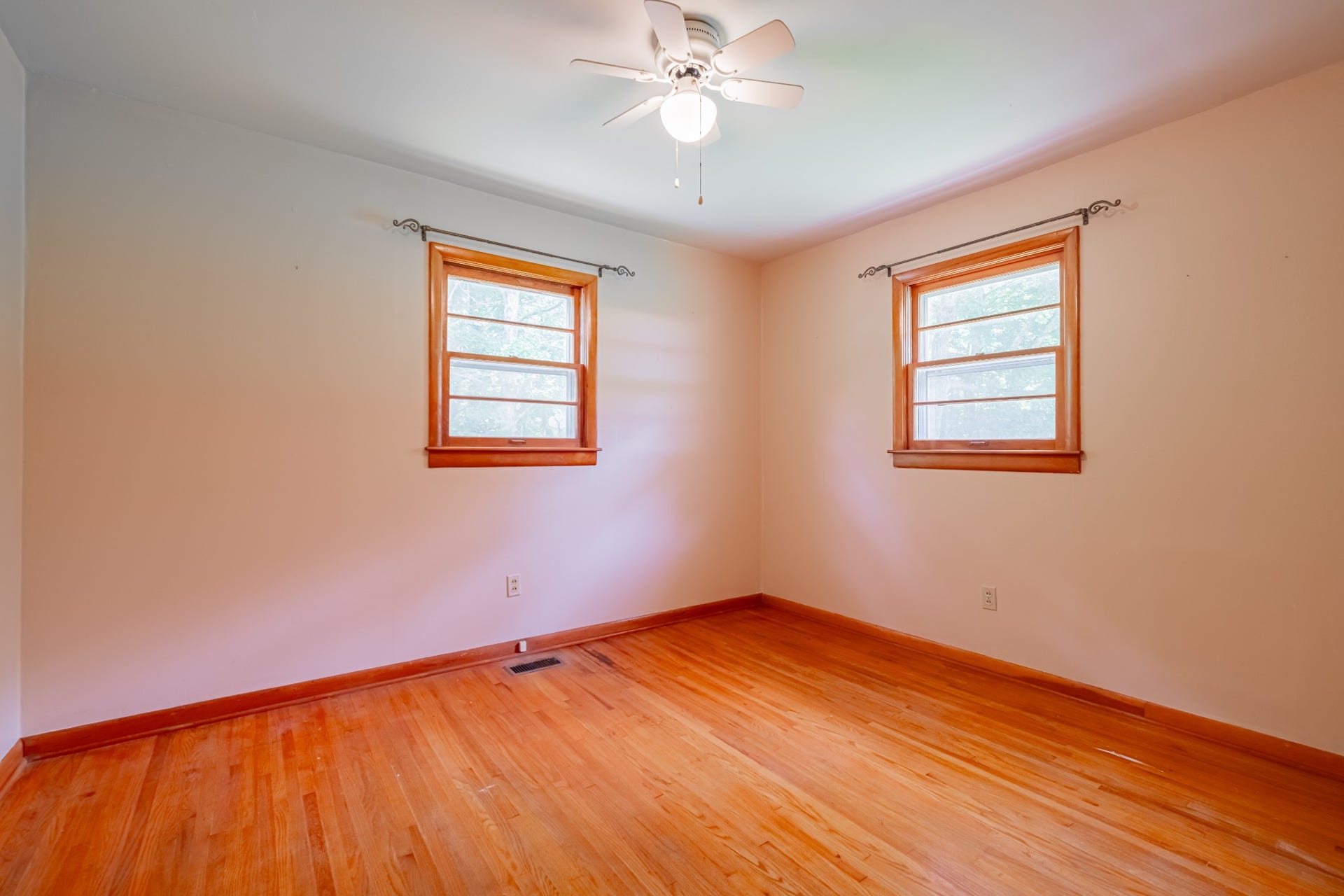 472 Willow Oak Rd, Manchester, TN 37355 472 Willow Oak Rd, Manchester, TN 37355