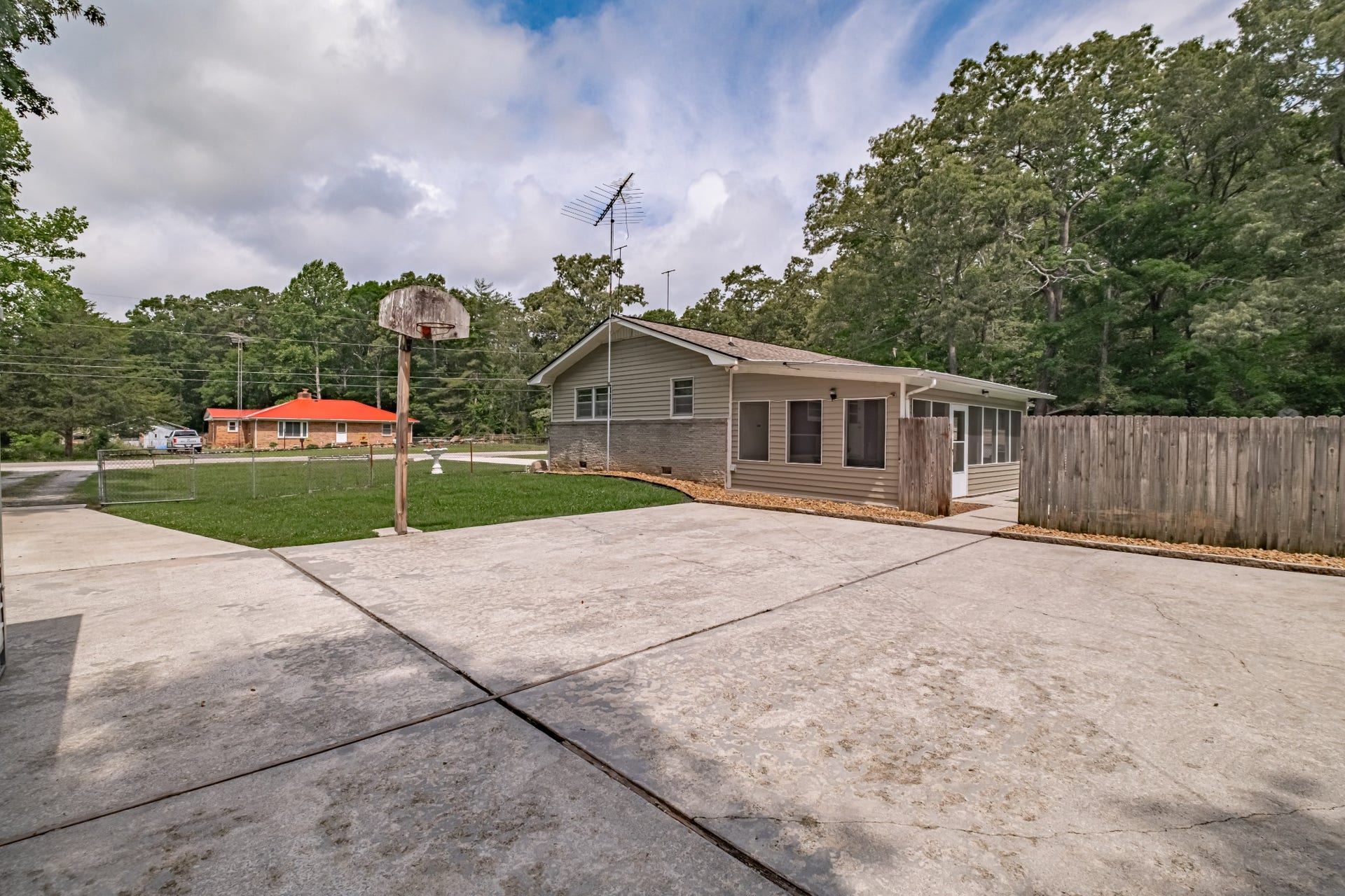 472 Willow Oak Rd, Manchester, TN 37355 472 Willow Oak Rd, Manchester, TN 37355