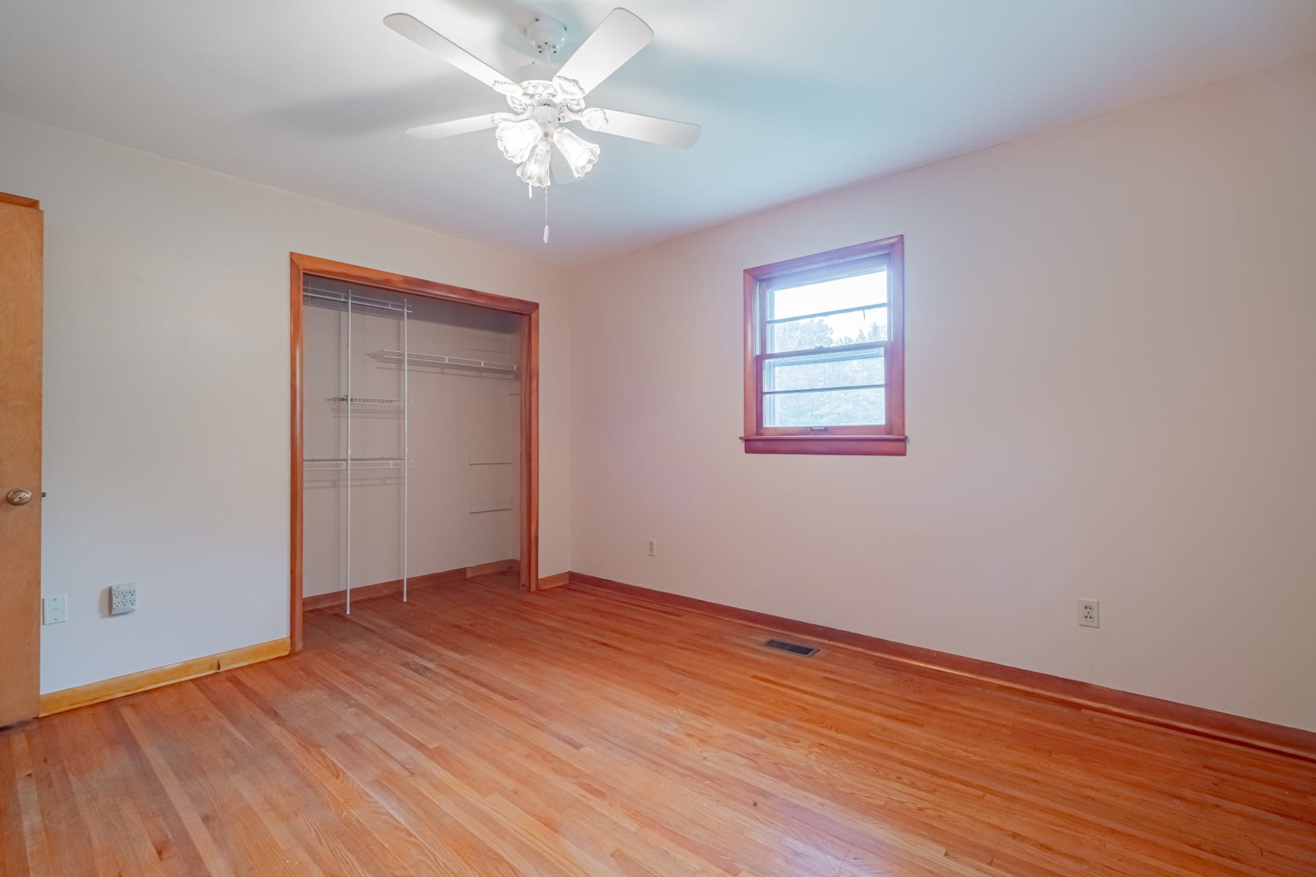 472 Willow Oak Rd, Manchester, TN 37355 472 Willow Oak Rd, Manchester, TN 37355
