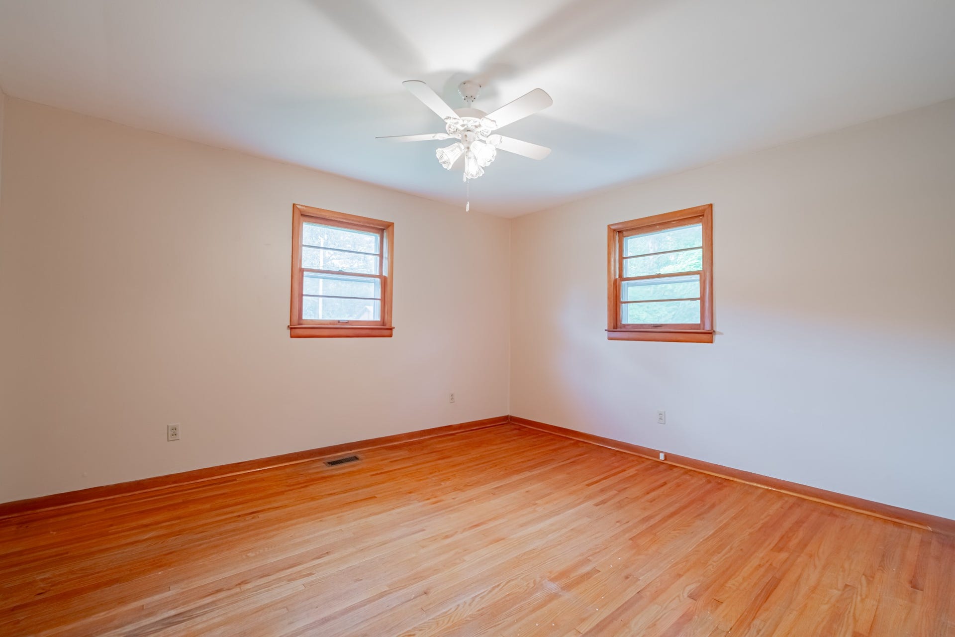472 Willow Oak Rd, Manchester, TN 37355 472 Willow Oak Rd, Manchester, TN 37355