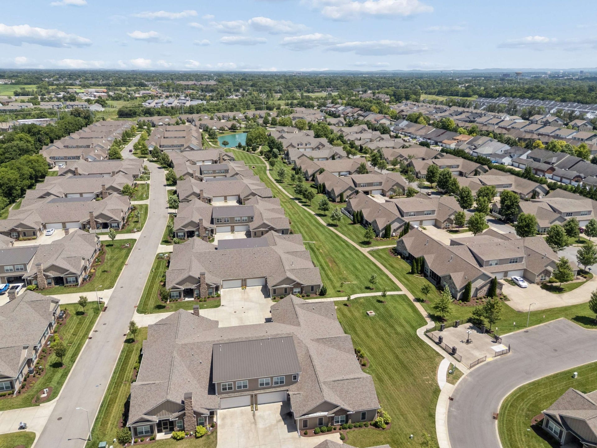 2423 Stonecenter Ln, Murfreesboro, TN 37128 2423 Stonecenter Ln, Murfreesboro, TN 37128