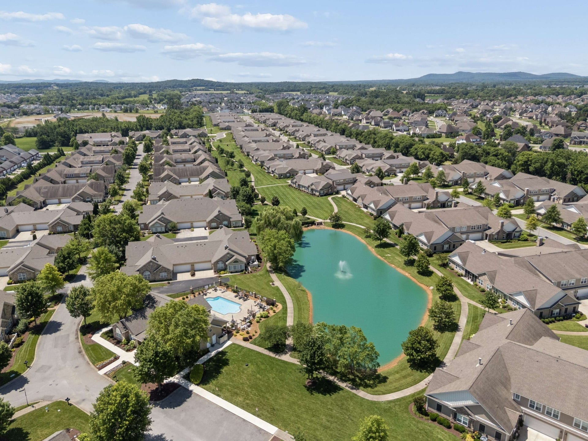 2423 Stonecenter Ln, Murfreesboro, TN 37128 2423 Stonecenter Ln, Murfreesboro, TN 37128