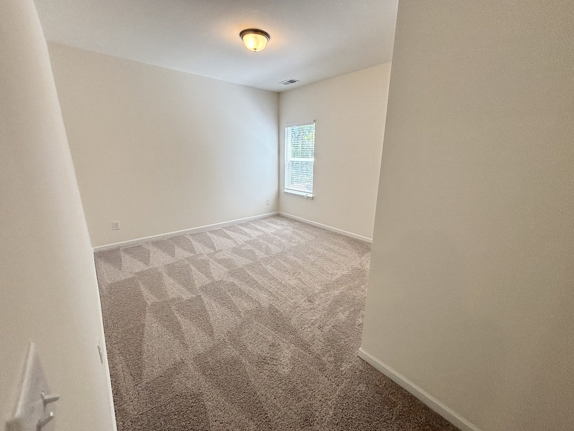 552 Nightengale Ridge Dr, Columbia, TN 38401 Upstairs bedroom with large closet