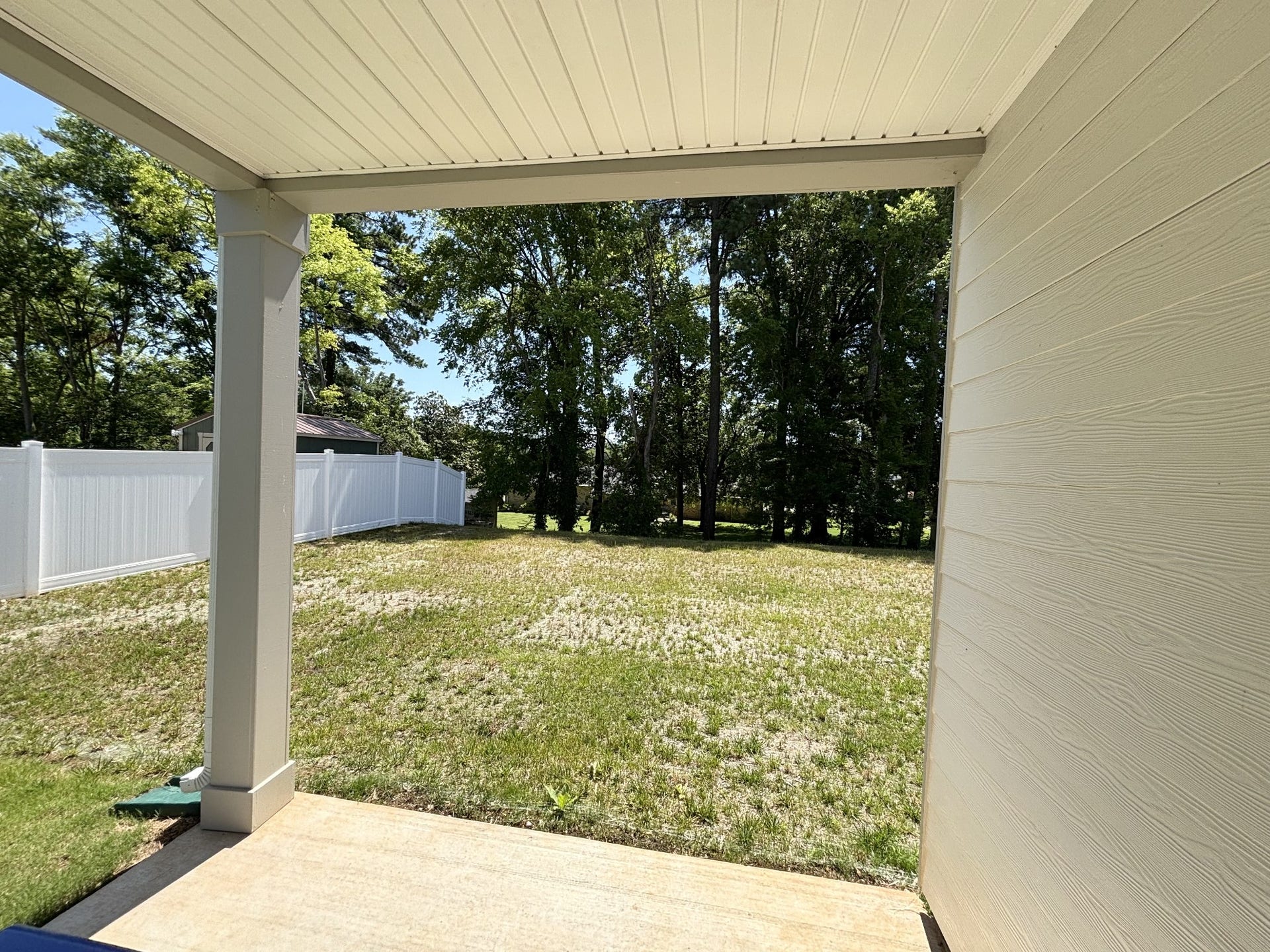 552 Nightengale Ridge Dr, Columbia, TN 38401 Covered back porch