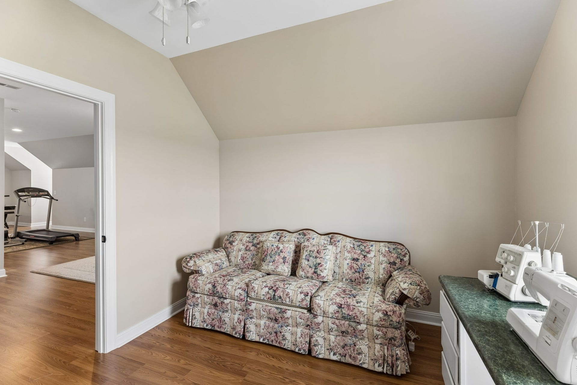 4294 Trousdale Ln, Columbia, TN 38401 Sewing room