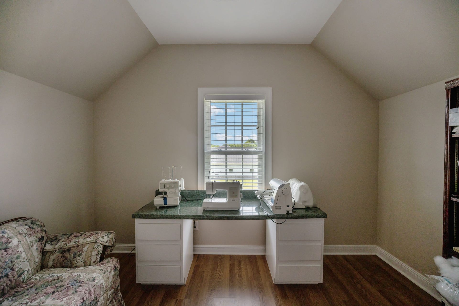 4294 Trousdale Ln, Columbia, TN 38401 Sewing room off the bonus room