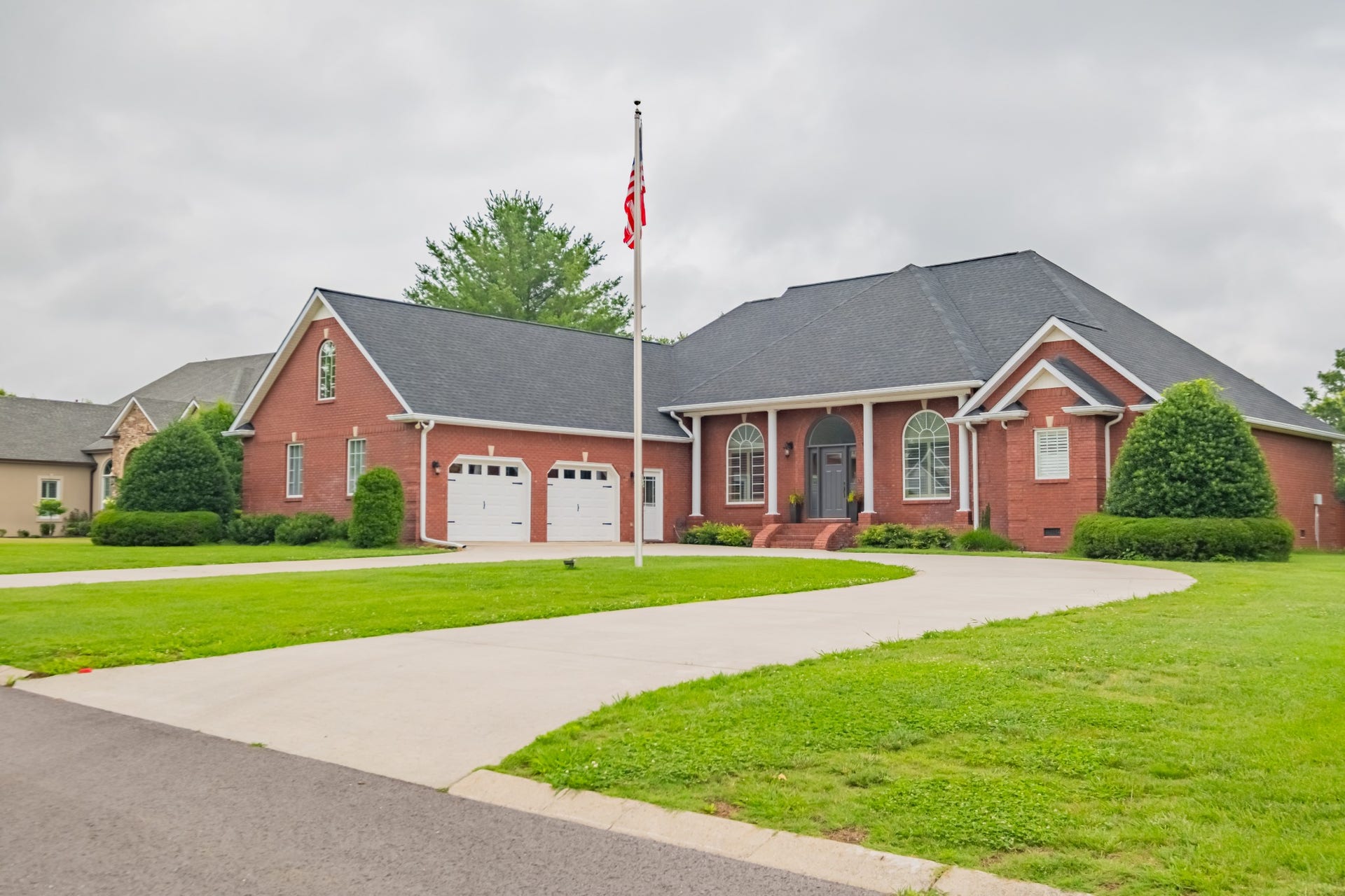 300 WILLOWBROOK DRIVE, Manchester, TN 37355 300 WILLOWBROOK DRIVE, Manchester, TN 37355